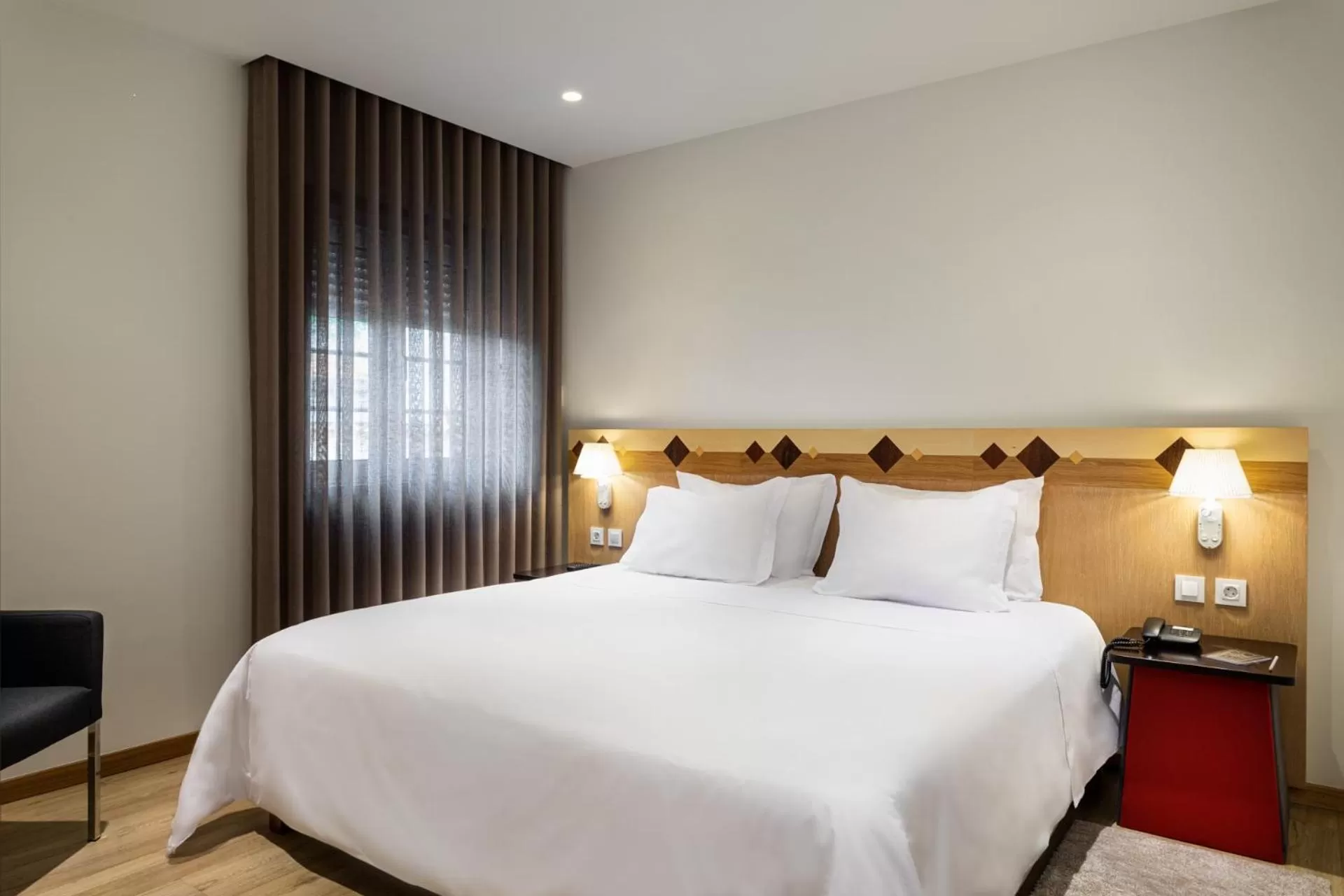 Bedroom, Bed in Hotel Aveiro Center by Alboi Group