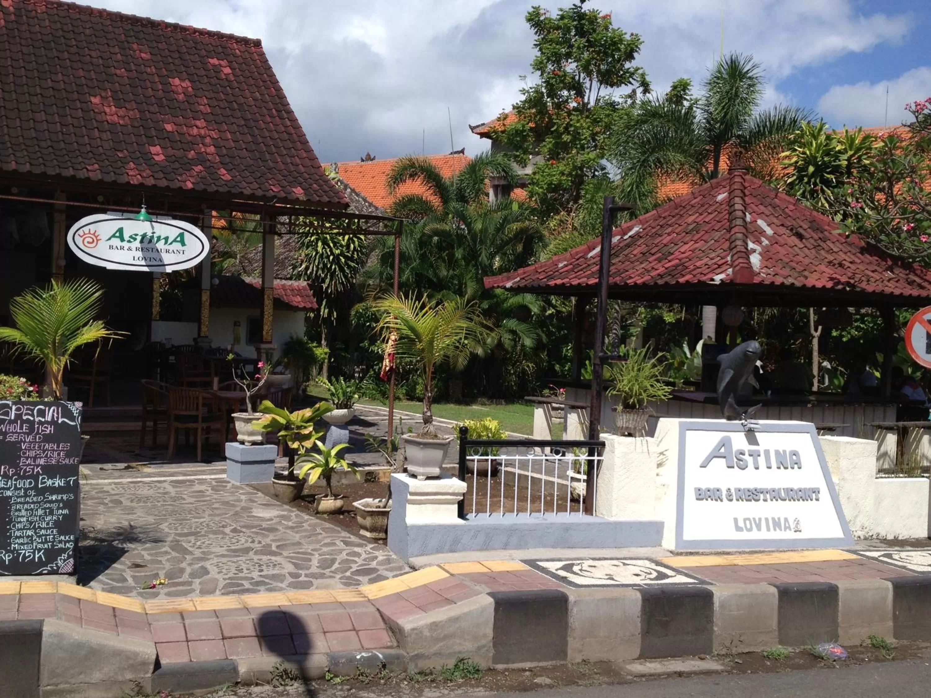Facade/entrance in Astina Hotel