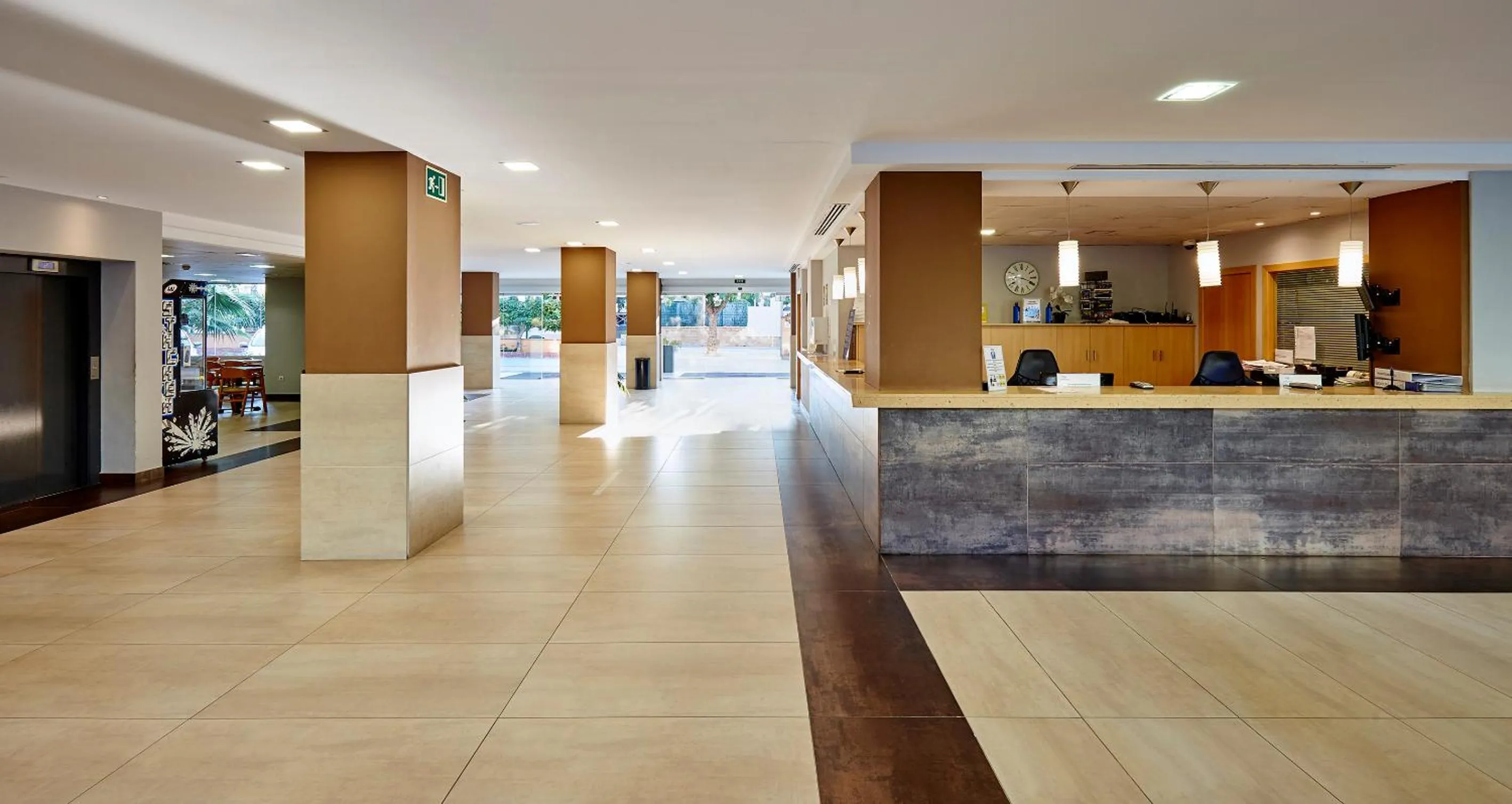 Property building in Hotel Surf Mar