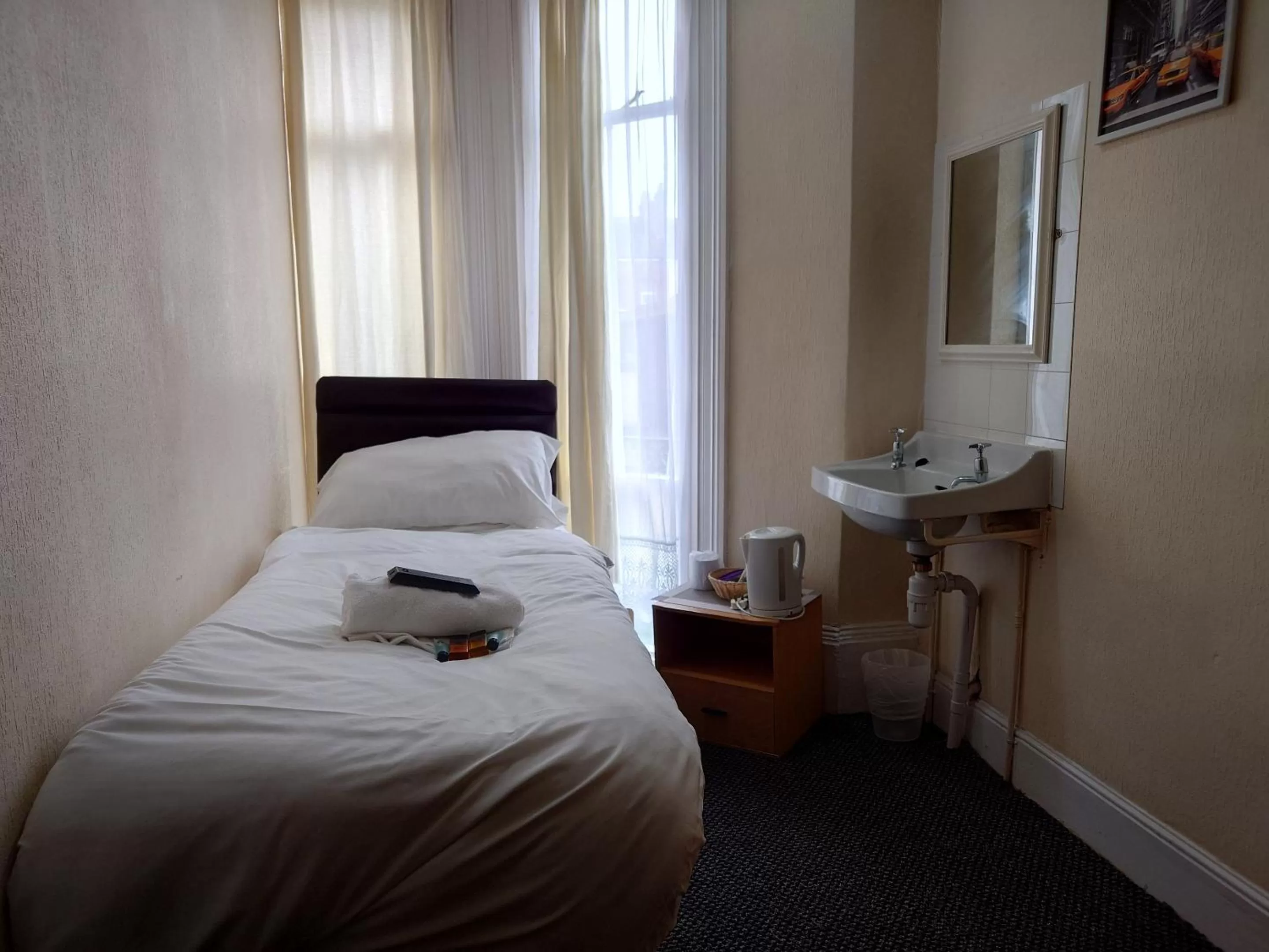 Bedroom, Bed in The Trevross