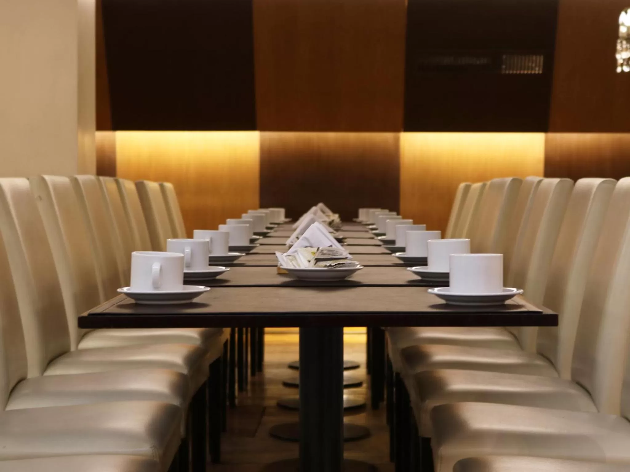 Restaurant/places to eat in Hotel Metropol