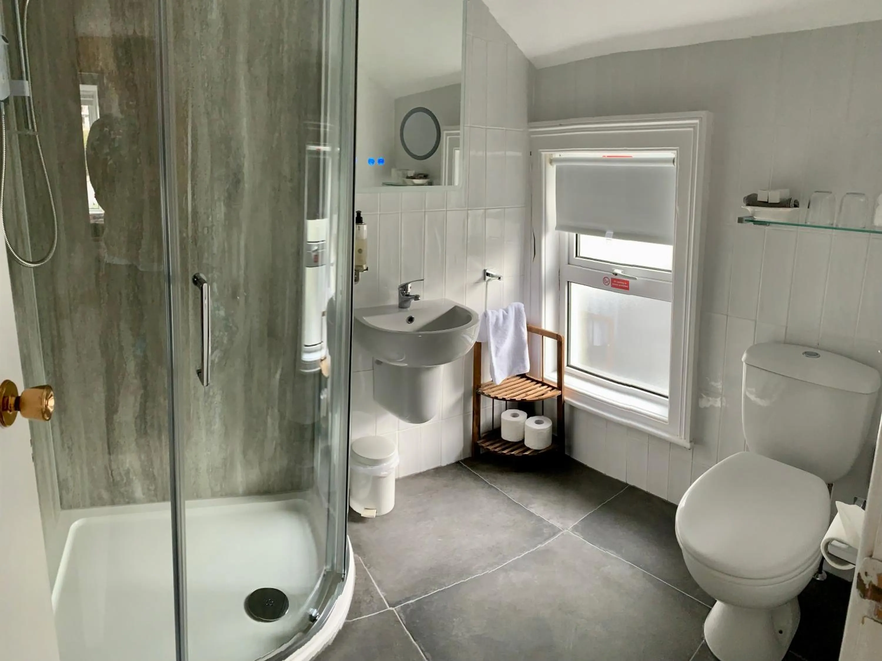 Bathroom in Shelleven Guest House