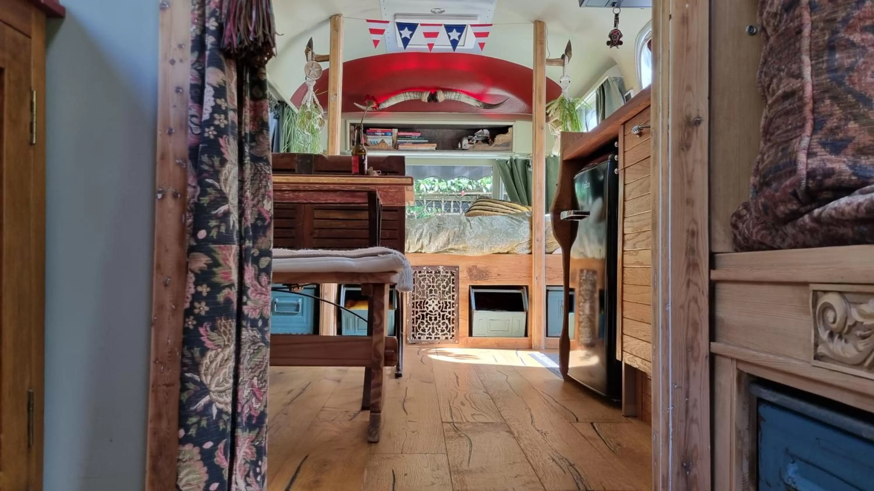 Property building, Bunk Bed in AirstreamNB