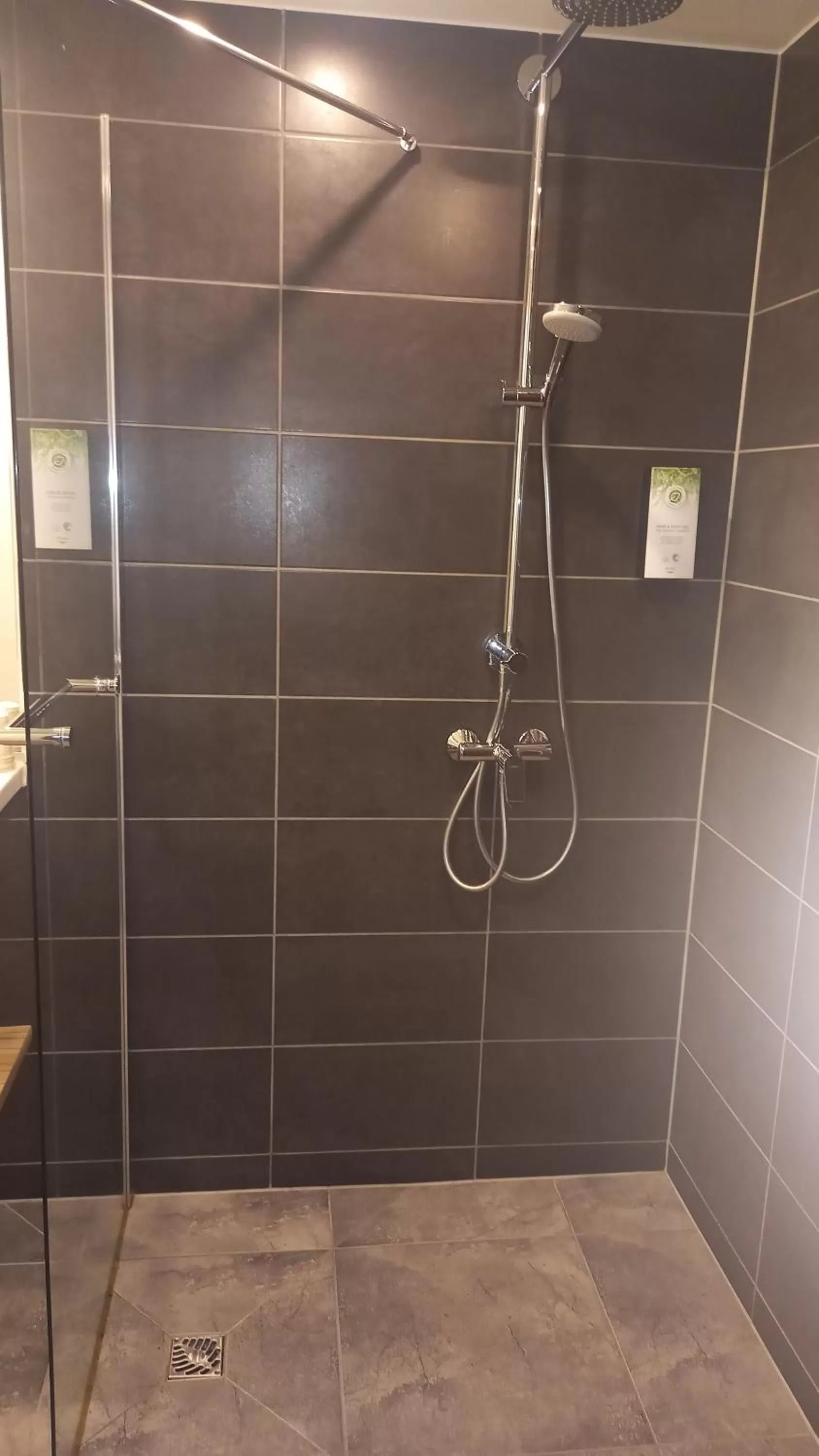 Bathroom in Campanile Le Mans Centre - Gare