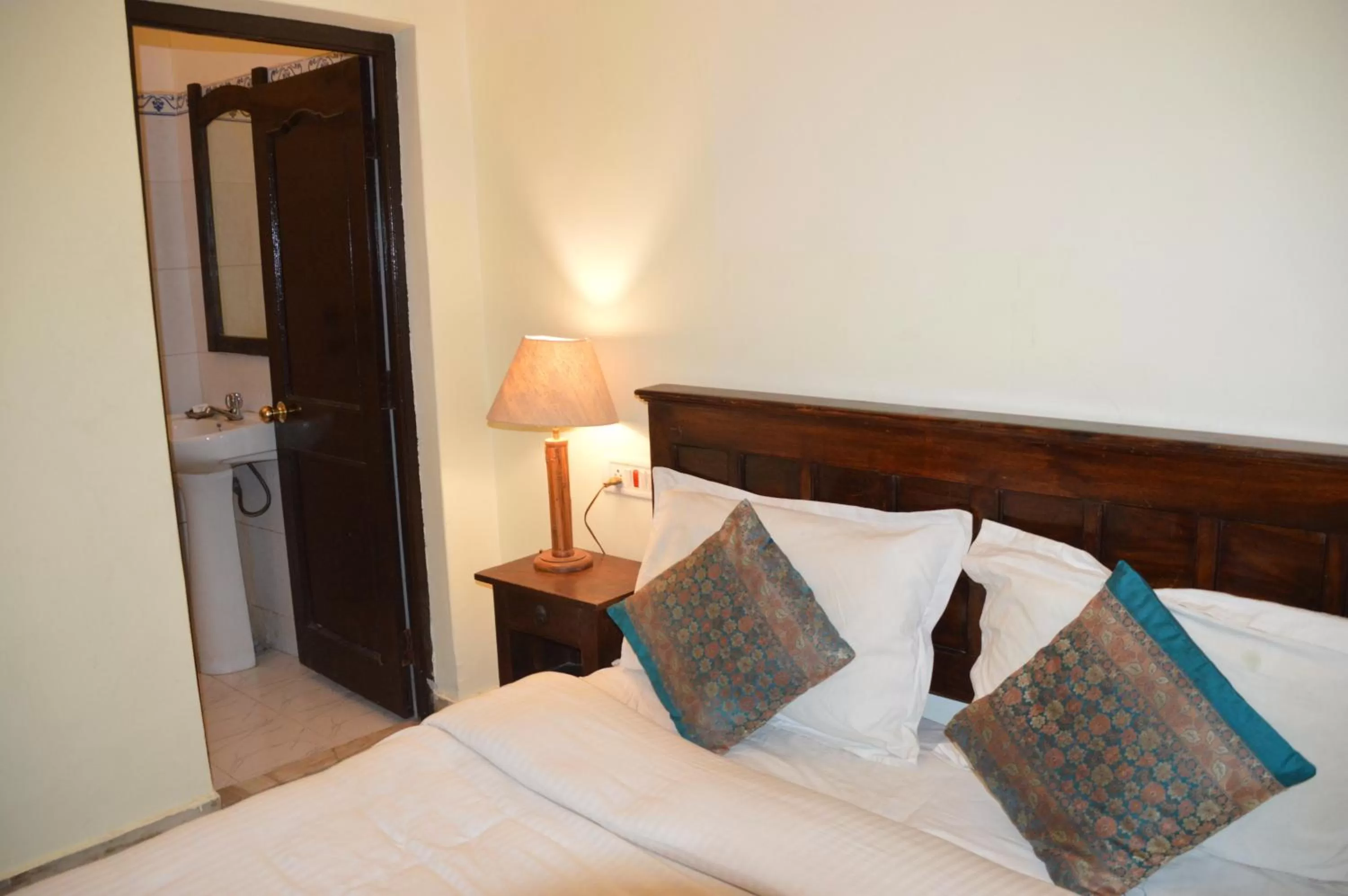 Bed in Hotel Shahi Garh