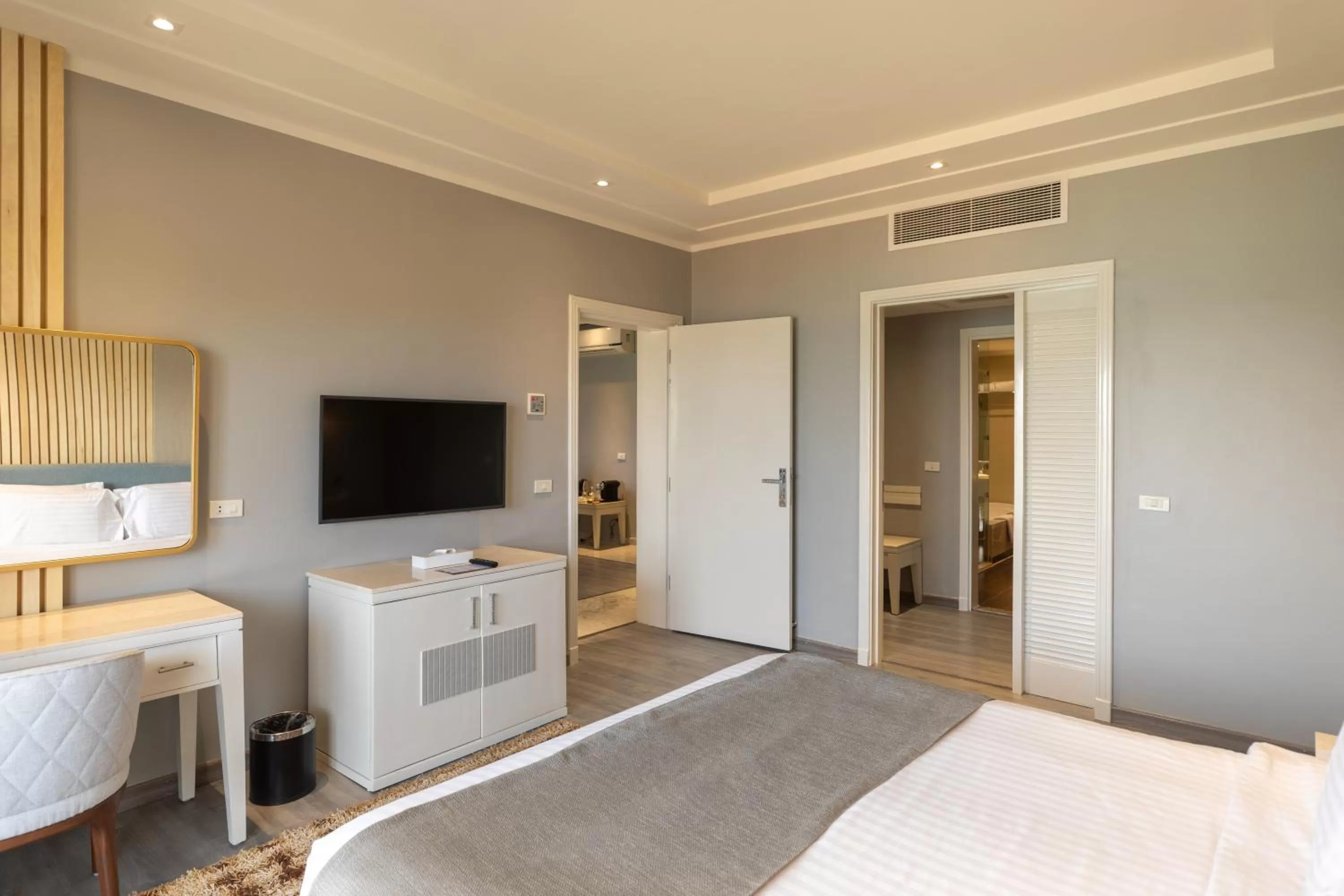 Bedroom, Bed in Sunrise Crystal Bay Resort -Grand Select