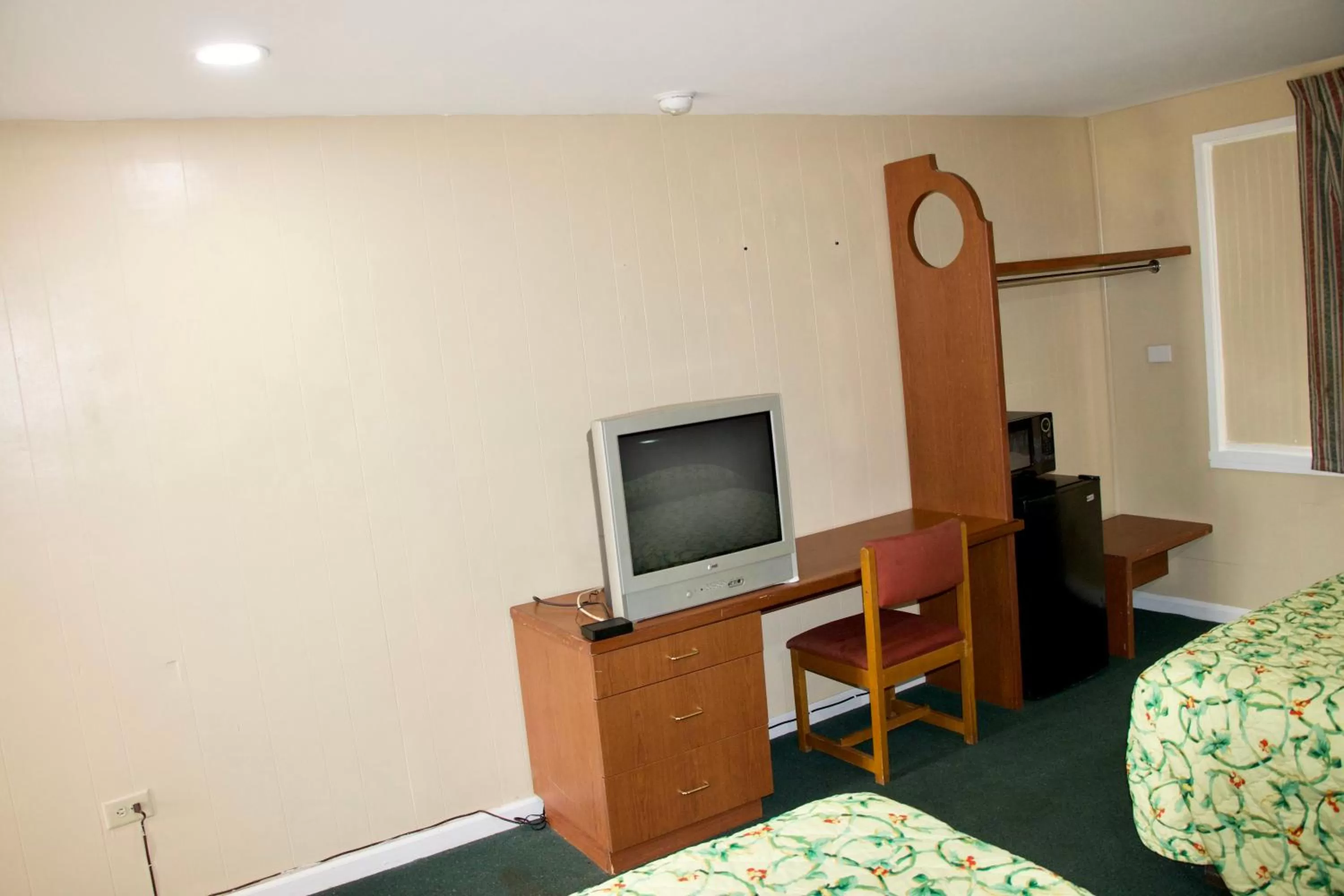 TV and multimedia in Royal Inn - North Augusta - Home Of The Masters - Augusta Downtown