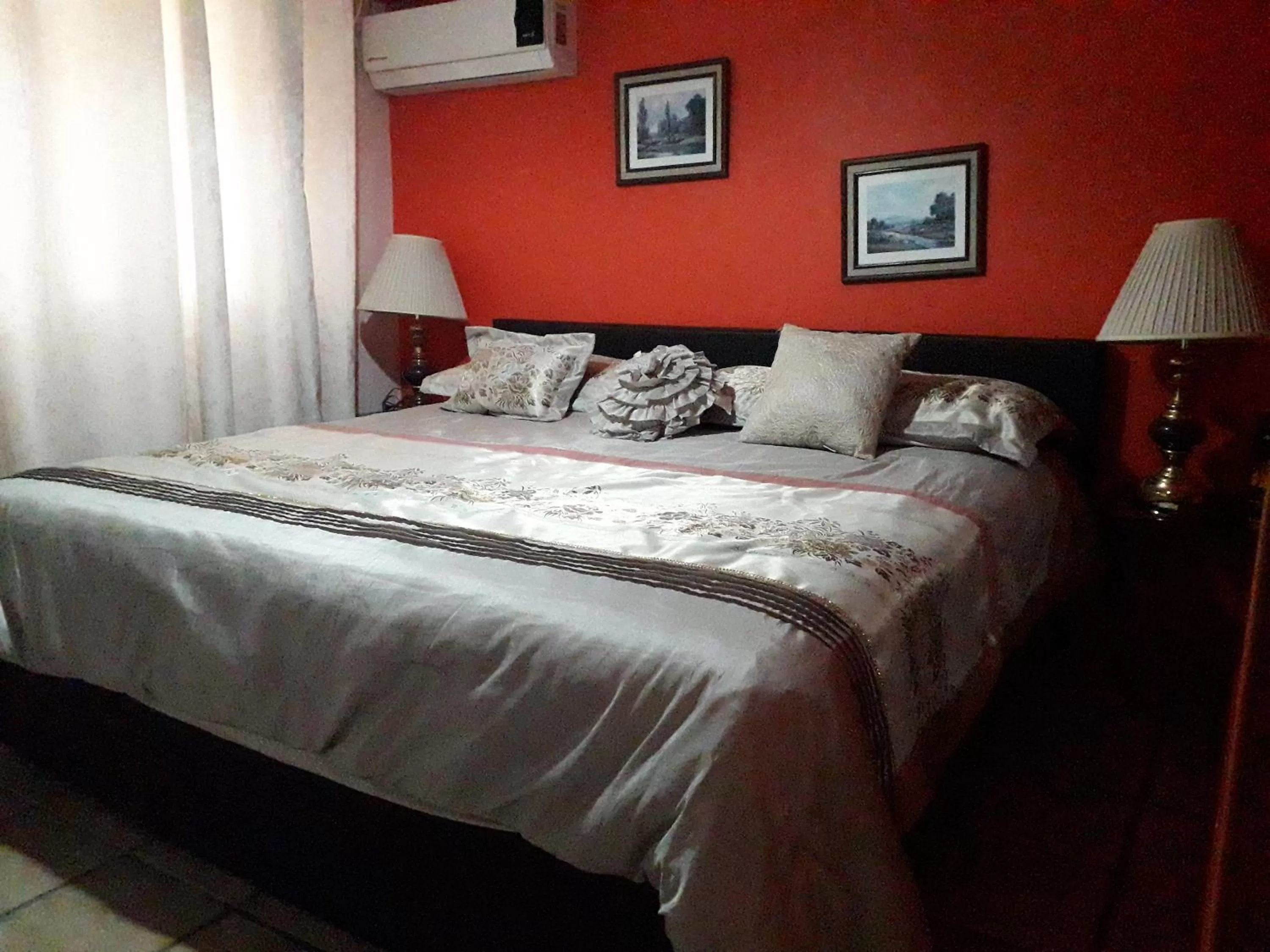 Bed in Hotel Michelle