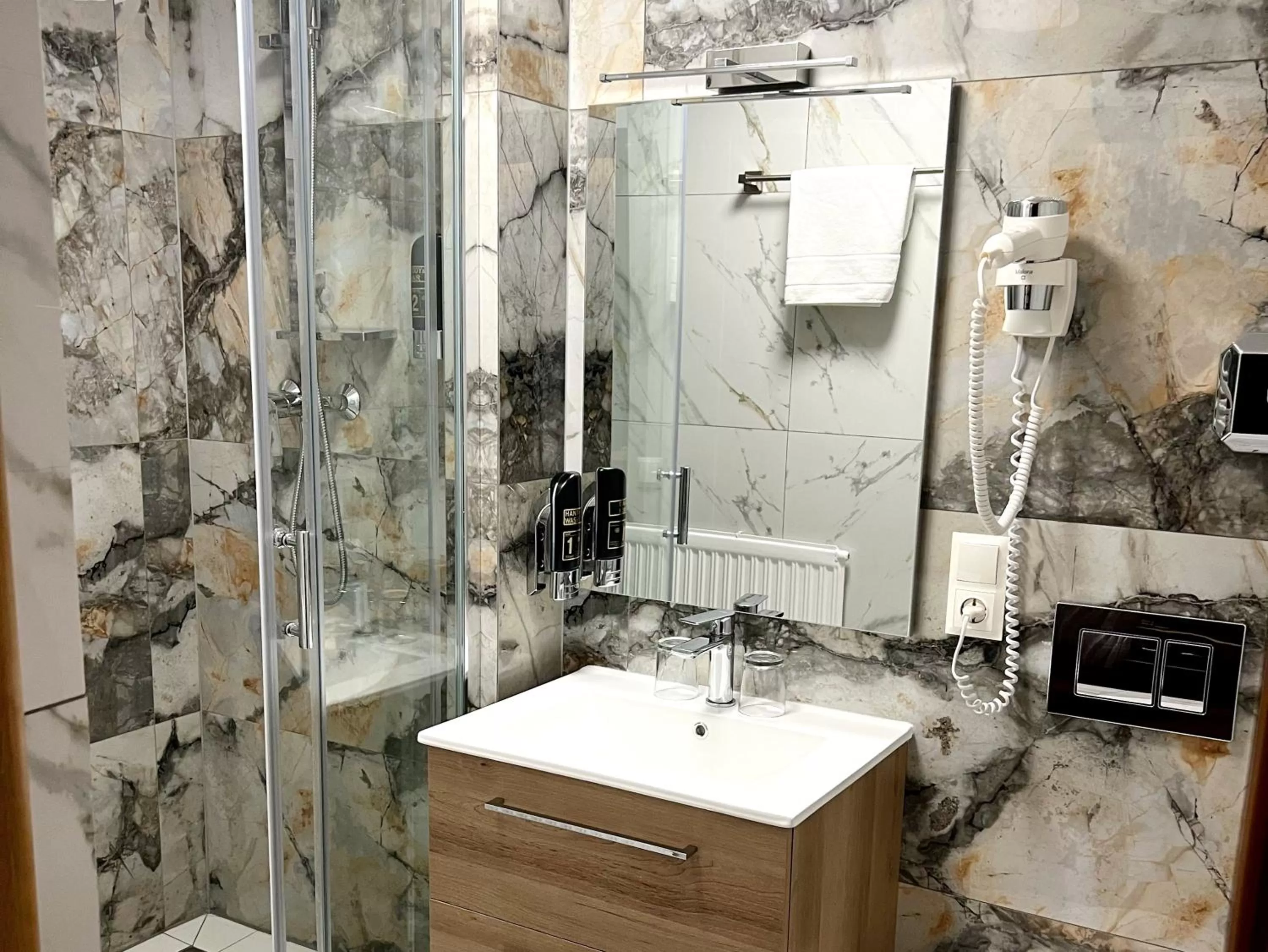 Bathroom in Hotel Gundl Alm