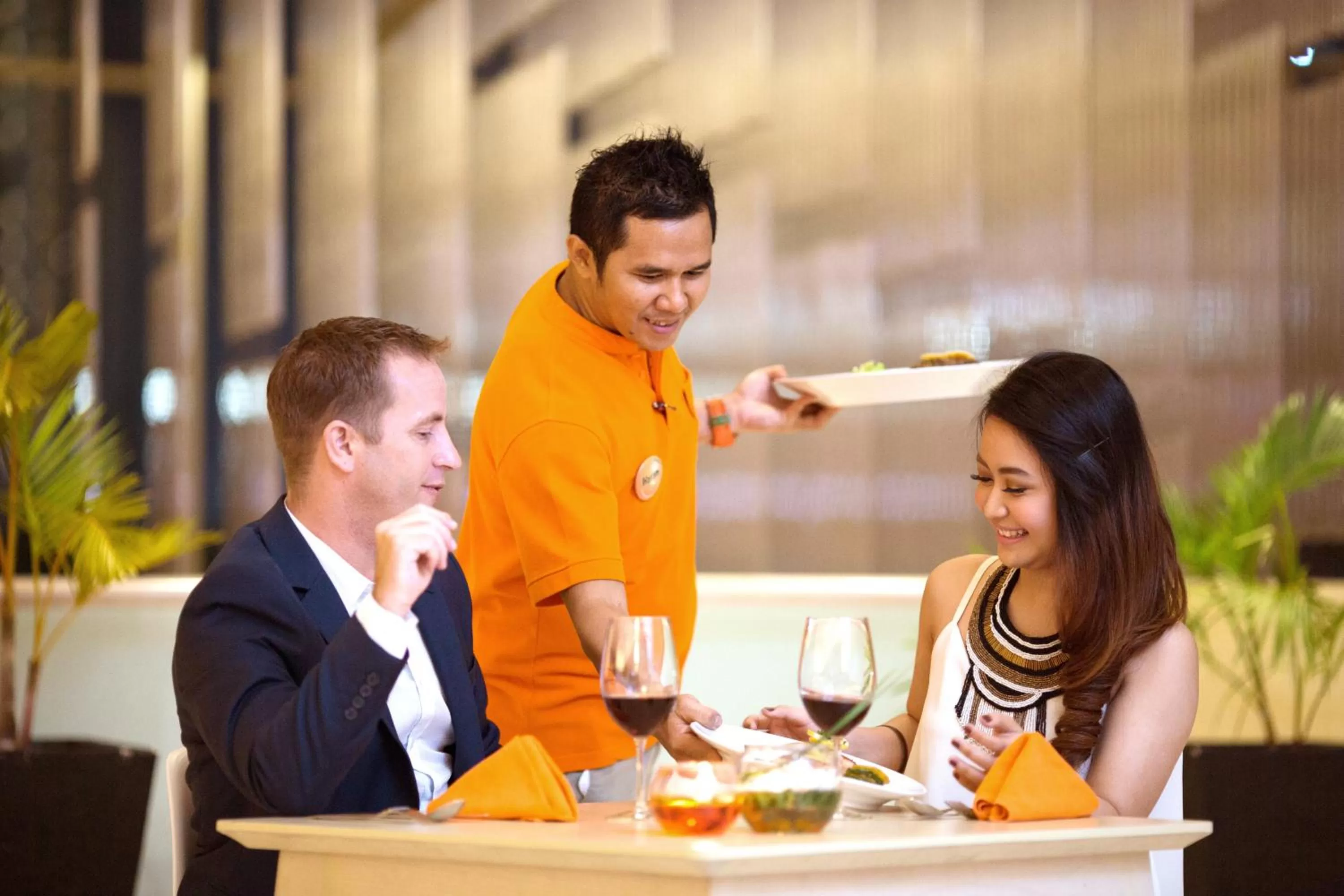 Restaurant/places to eat in HARRIS Hotel & Conventions Bekasi