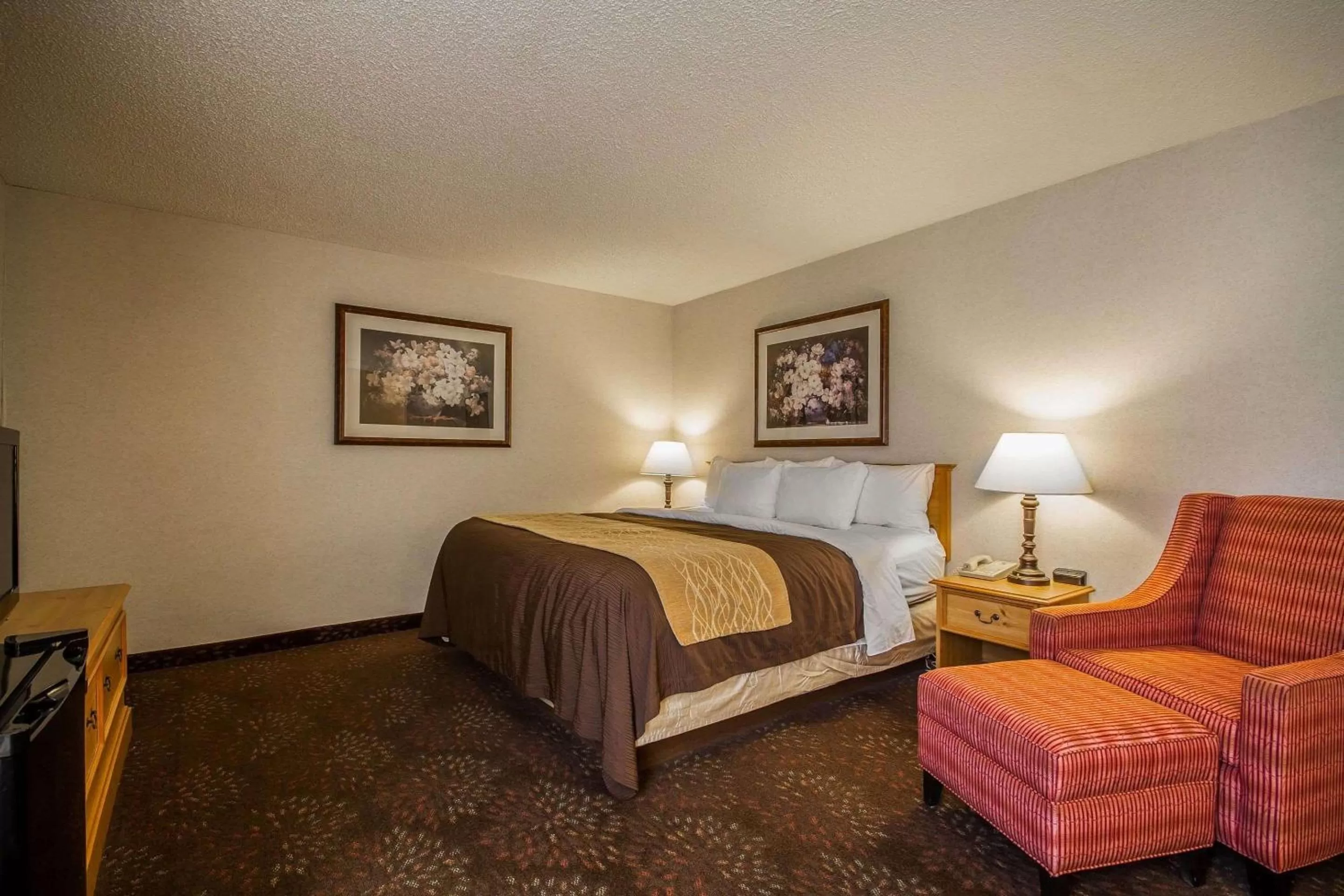 Photo of the whole room, Bed in Comfort Inn Fond Du Lac