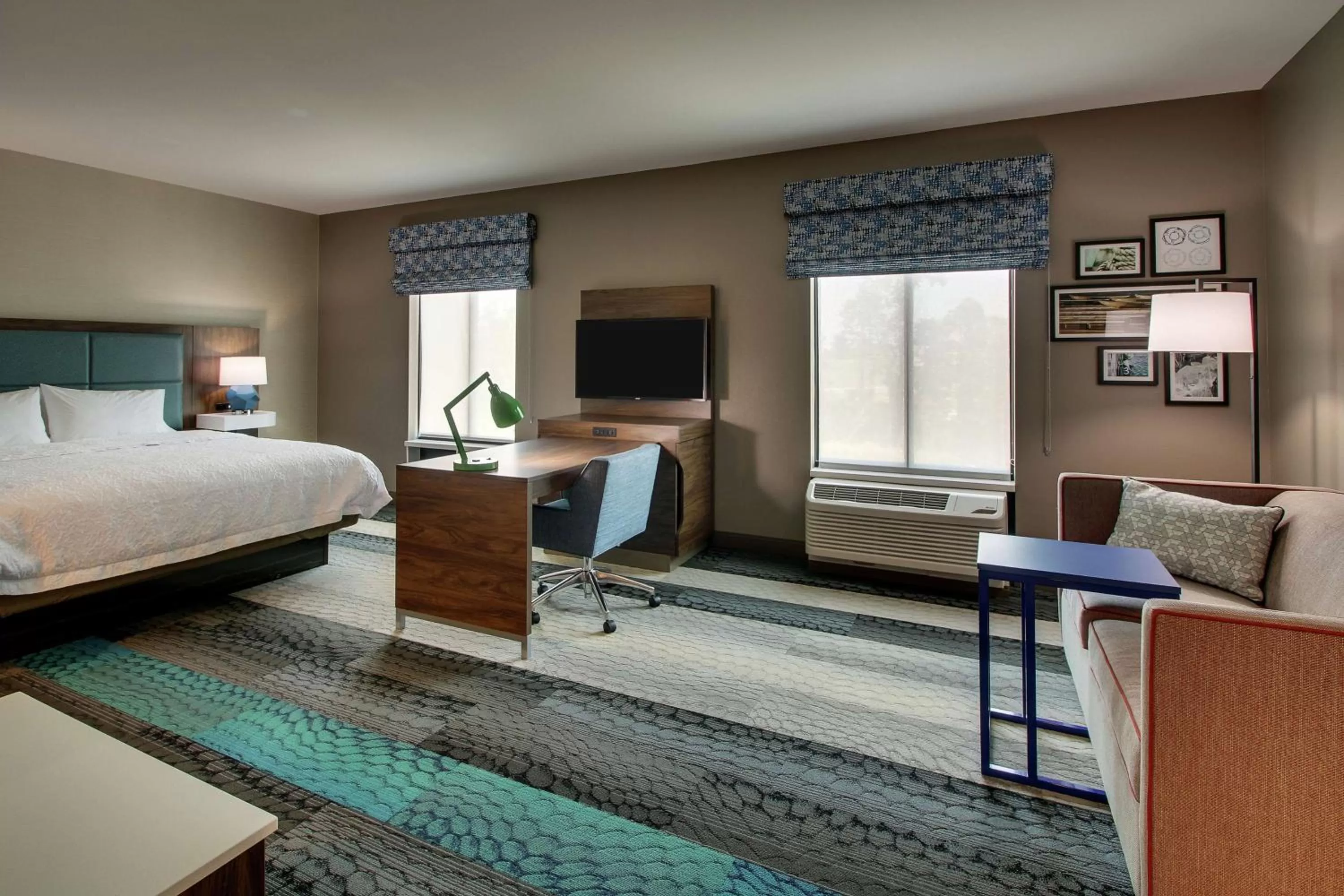 Bedroom, Bed in Hampton Inn & Suites By Hilton Southport
