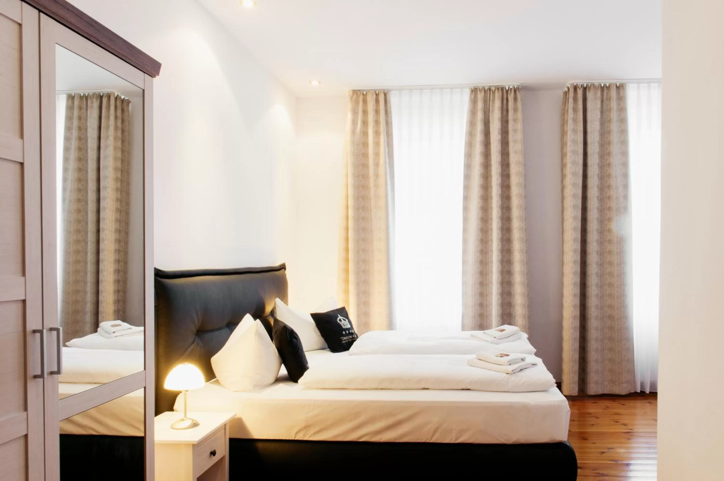 Photo of the whole room, Bed in Hotel & Restaurant "Deutscher Kaiser"