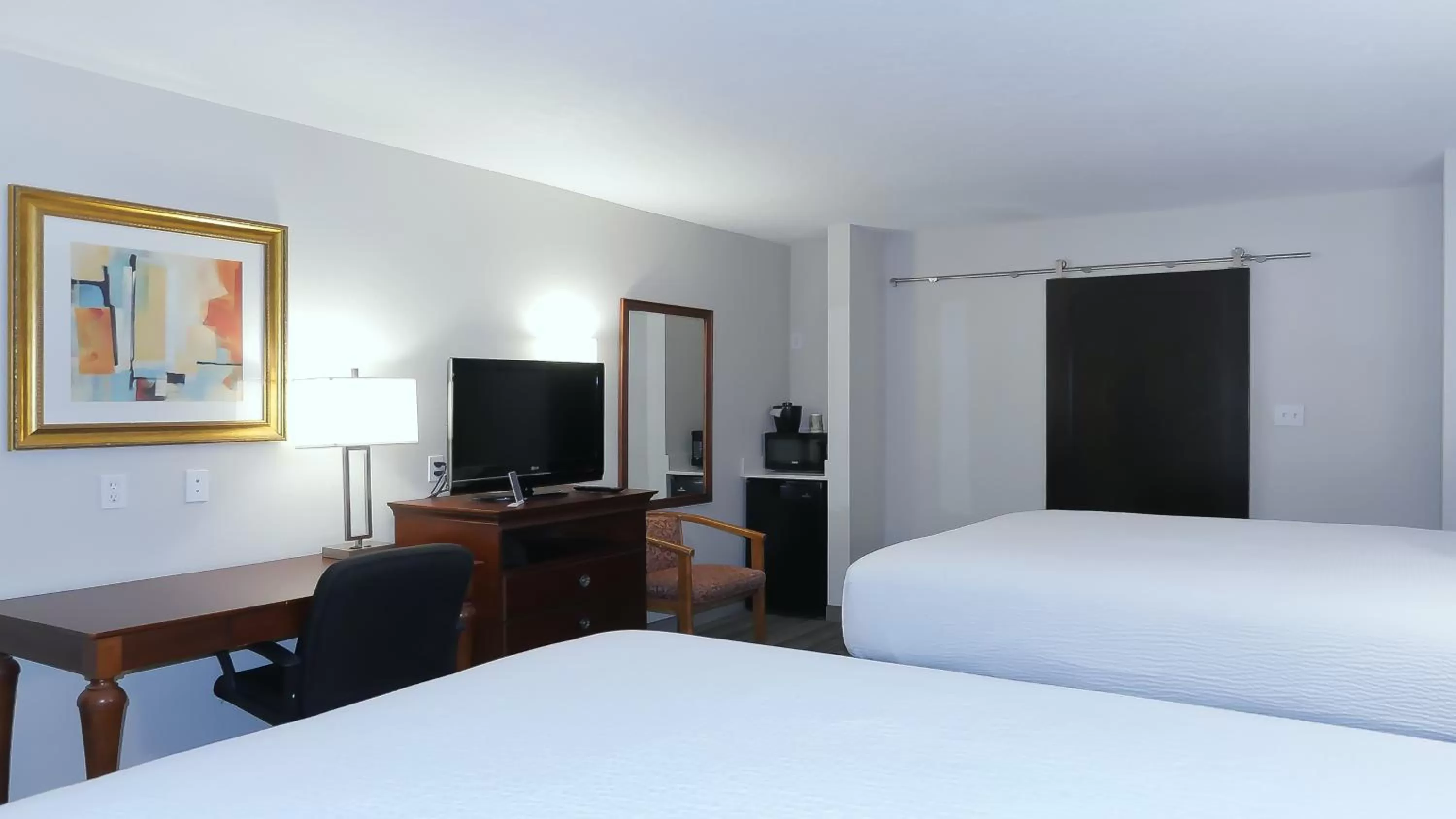 Other, Bed in Hotel South Tampa & Suites