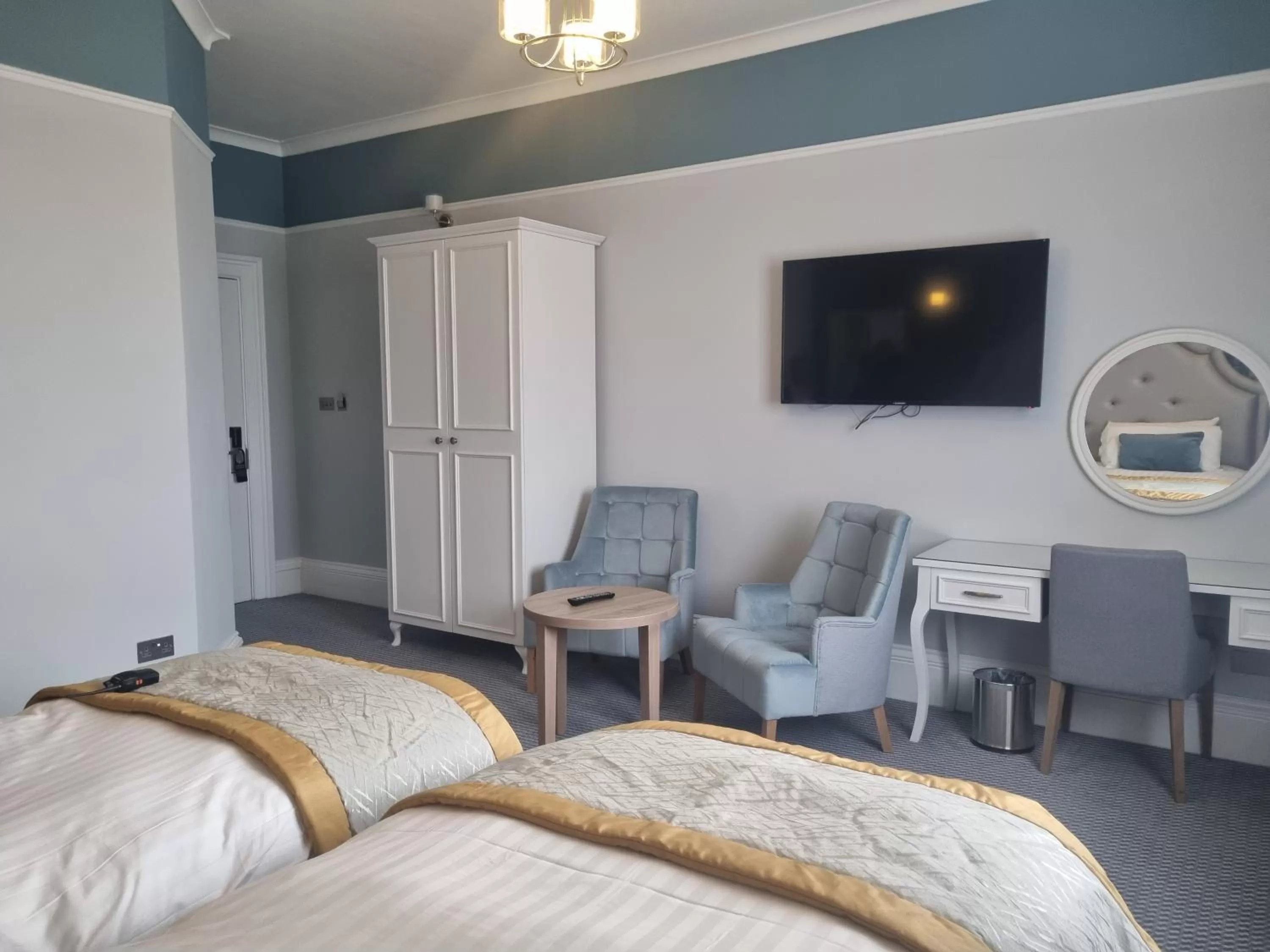 Photo of the whole room, Seating Area in Wroxall Abbey Hotel