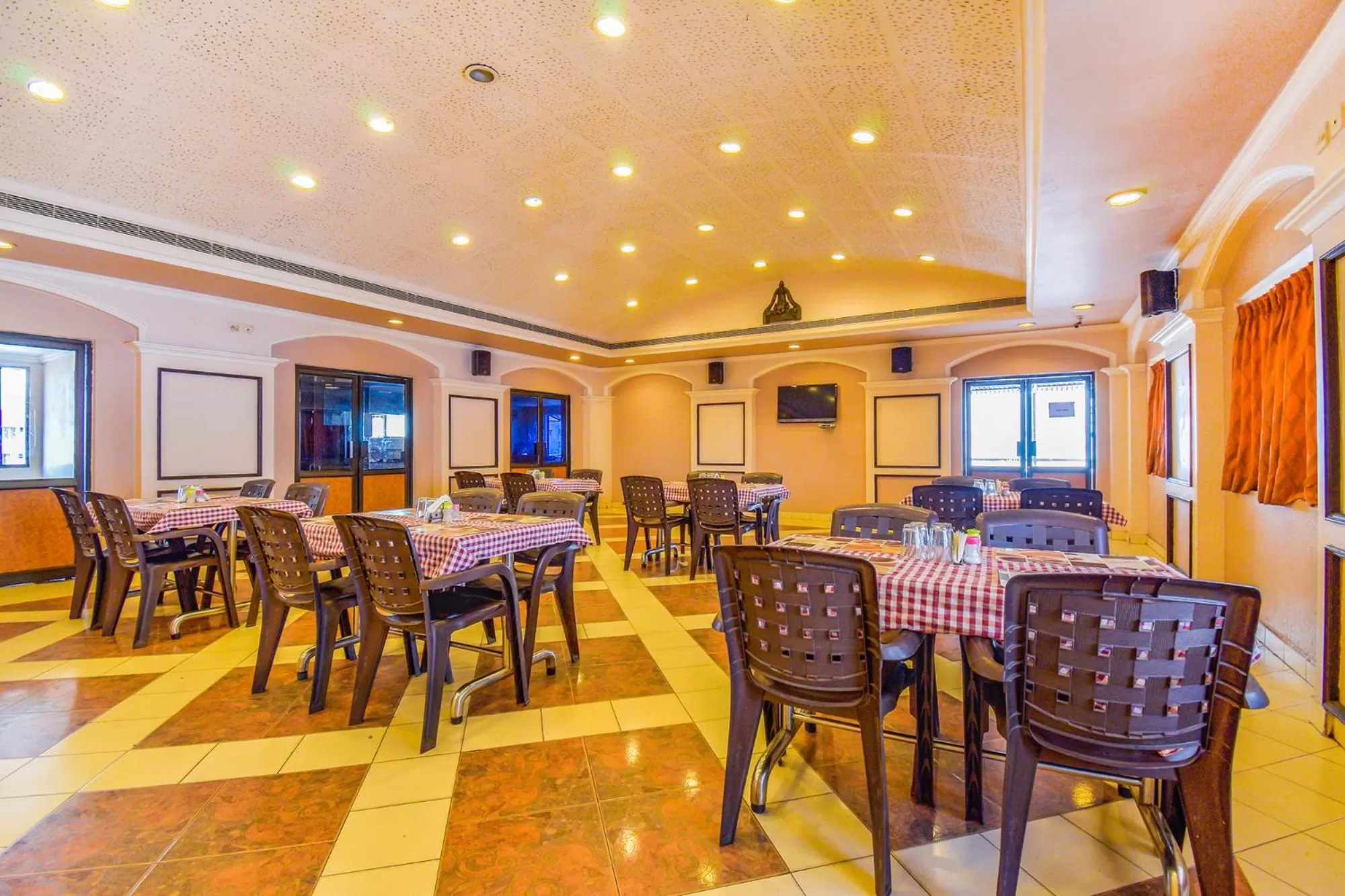 Restaurant/Places to Eat in FabHotel Kinnera Comforts Railway Station