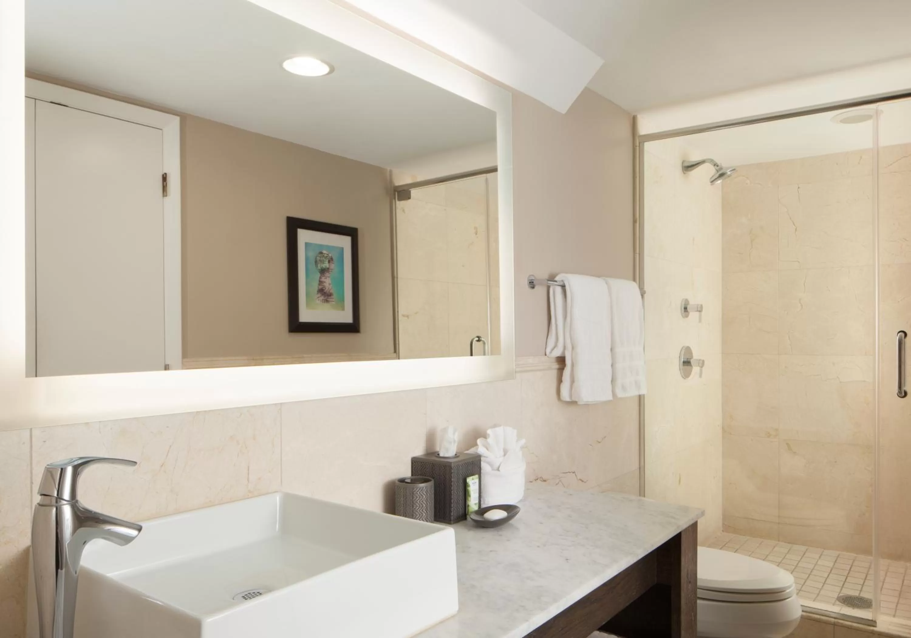Bathroom in Pier House Resort & Spa