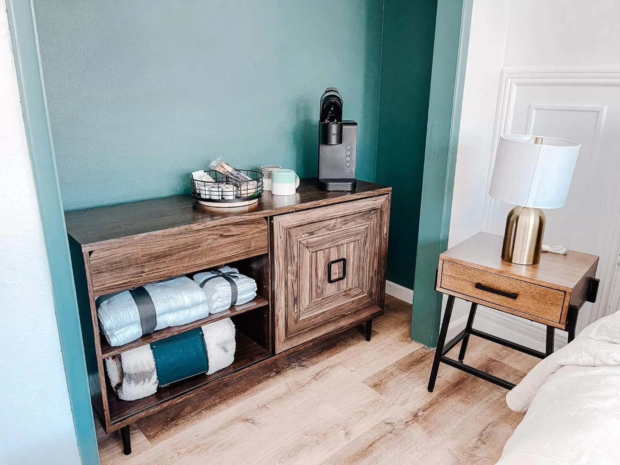 Queen Room with Shared Bathroom in SunStar Alaska Bed and Breakfast LLC Queen Room with Shared Bathroom in SunStar Alaska Bed and Breakfast LLC