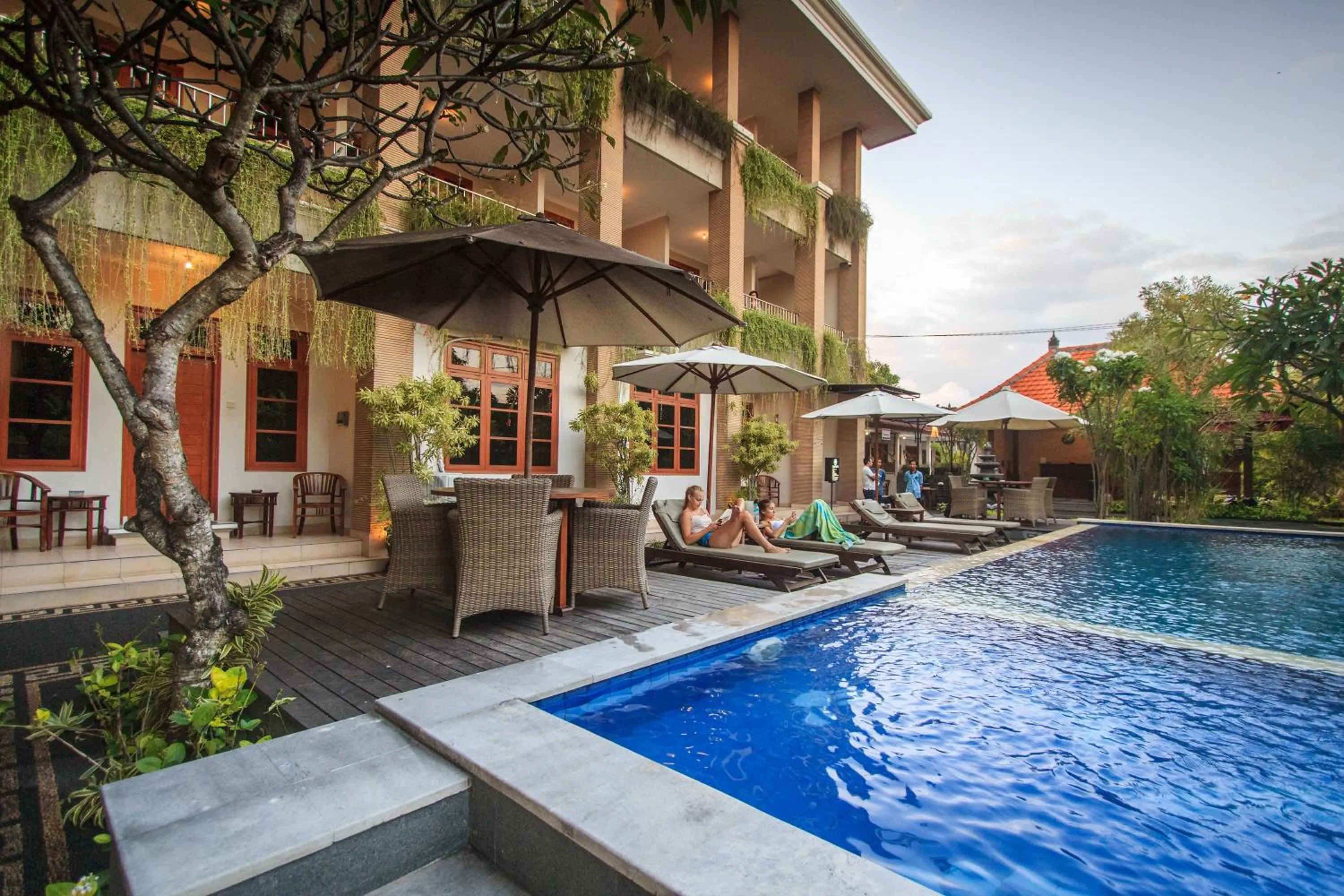 Swimming pool in Pondok Anyar Hotel