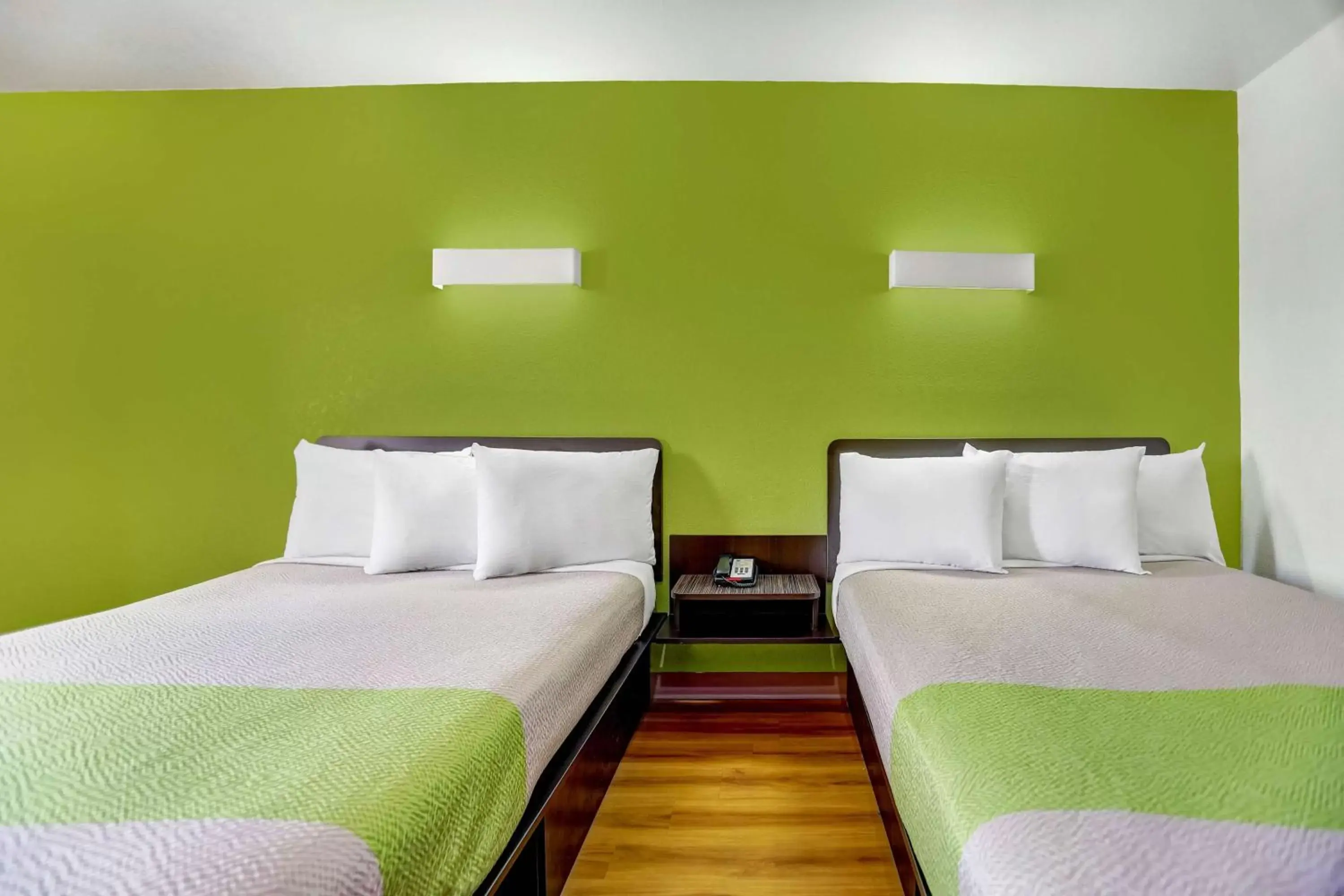 Deluxe Quadruple Room - Non-Smoking in Motel 6-Moriarty, NM Deluxe Quadruple Room - Non-Smoking in Motel 6-Moriarty, NM