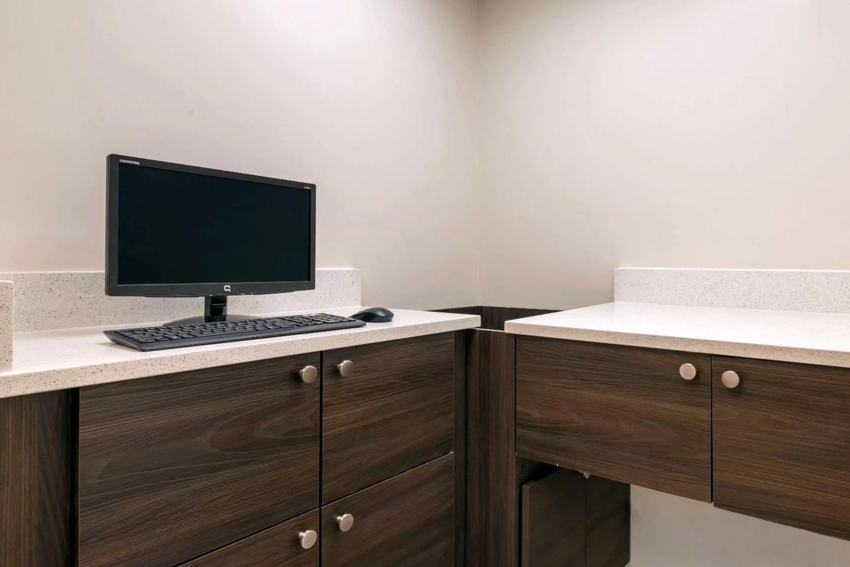 Business facilities in Quality Inn Saint Petersburg North-Tampa Bay