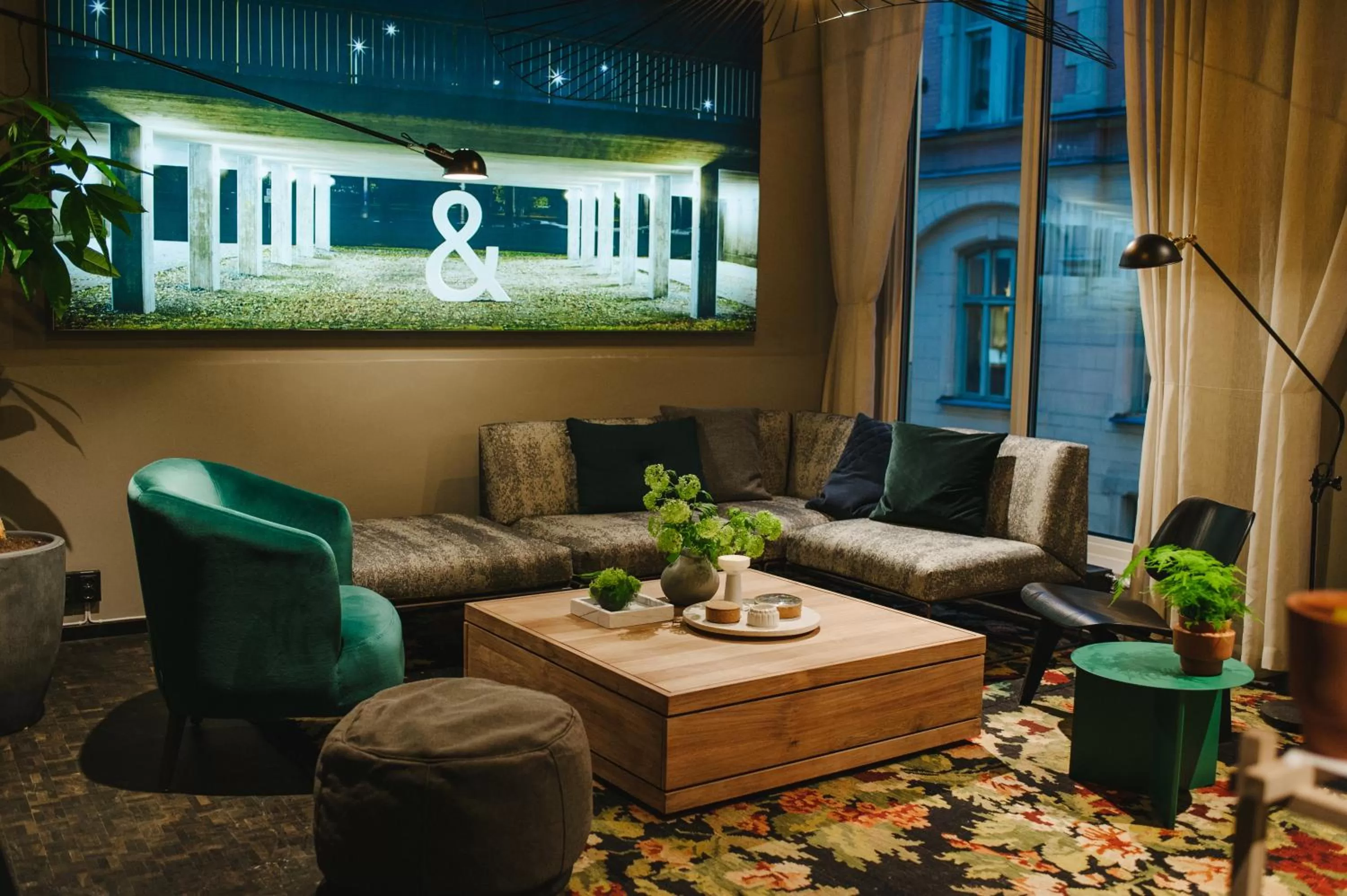 Lounge or bar in Best Western and hotel