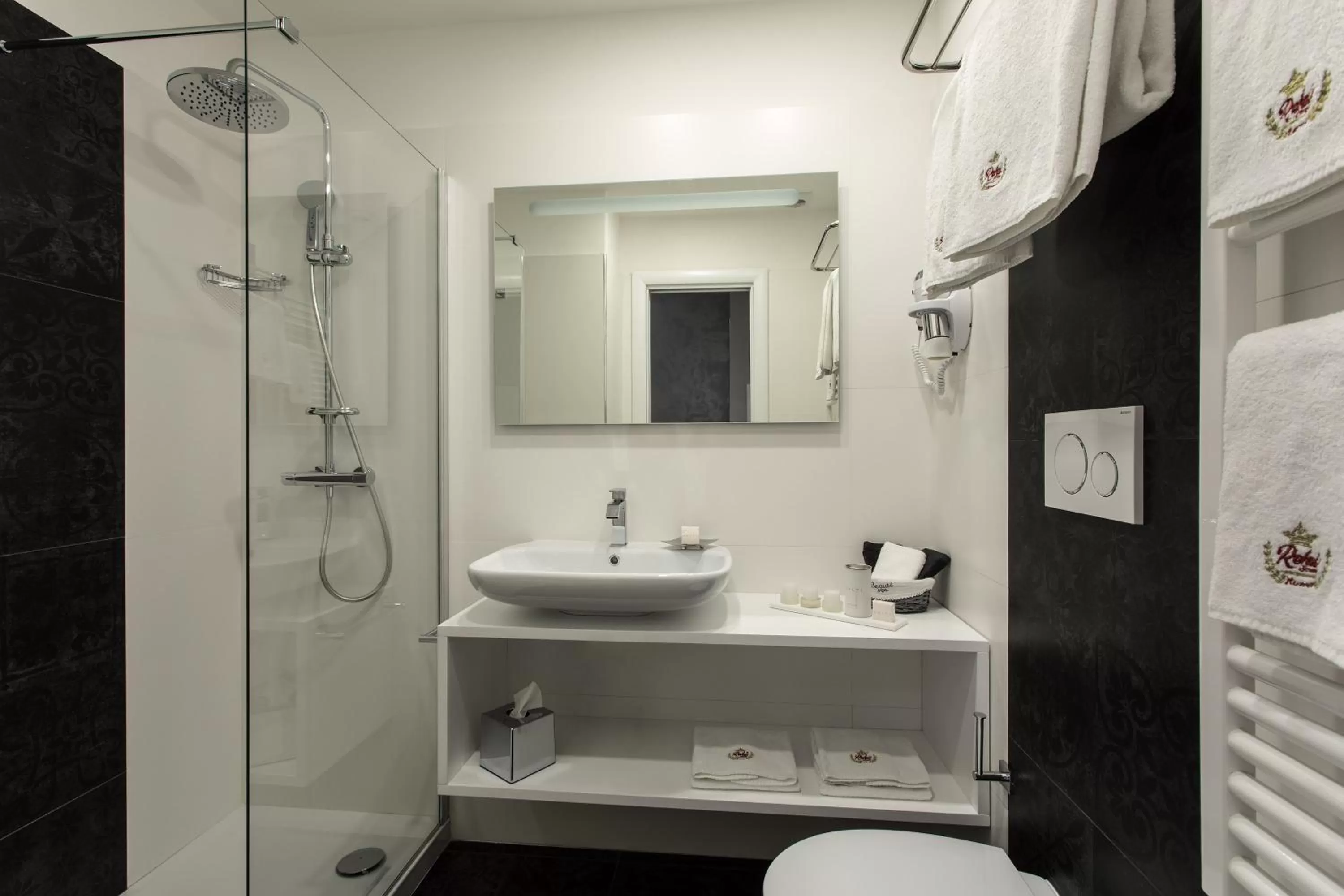 Bathroom in Relais de l'Opera