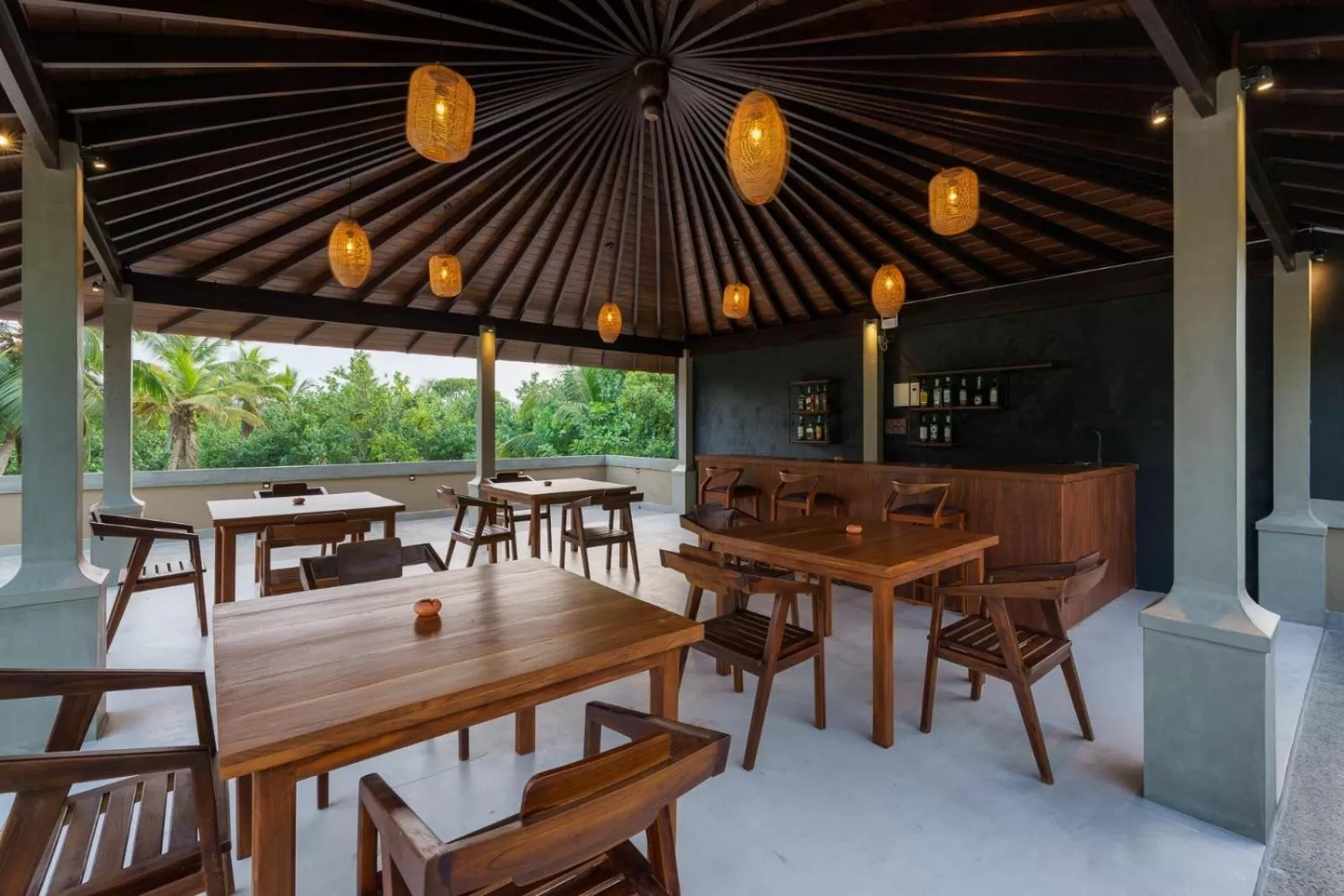 Restaurant/places to eat in Kiss Blossom