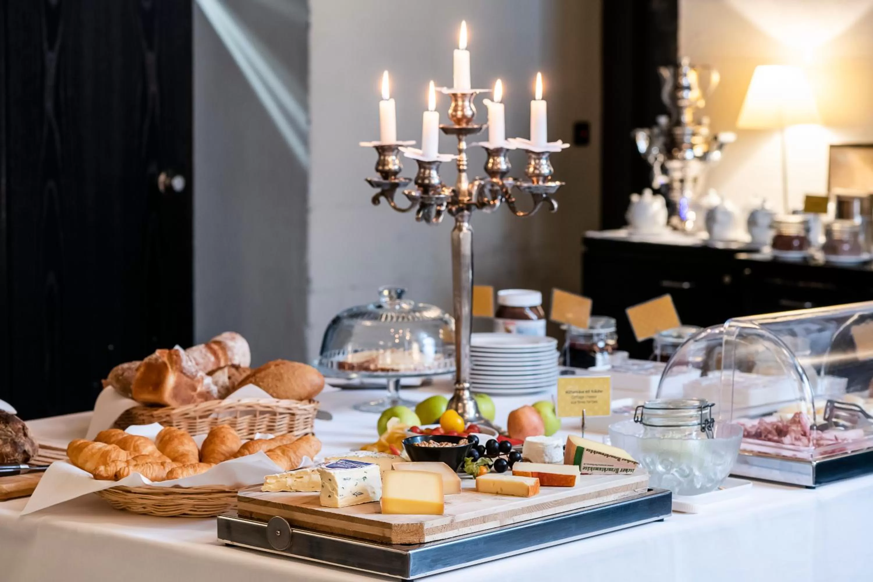 Breakfast in Schloss Münchenwiler