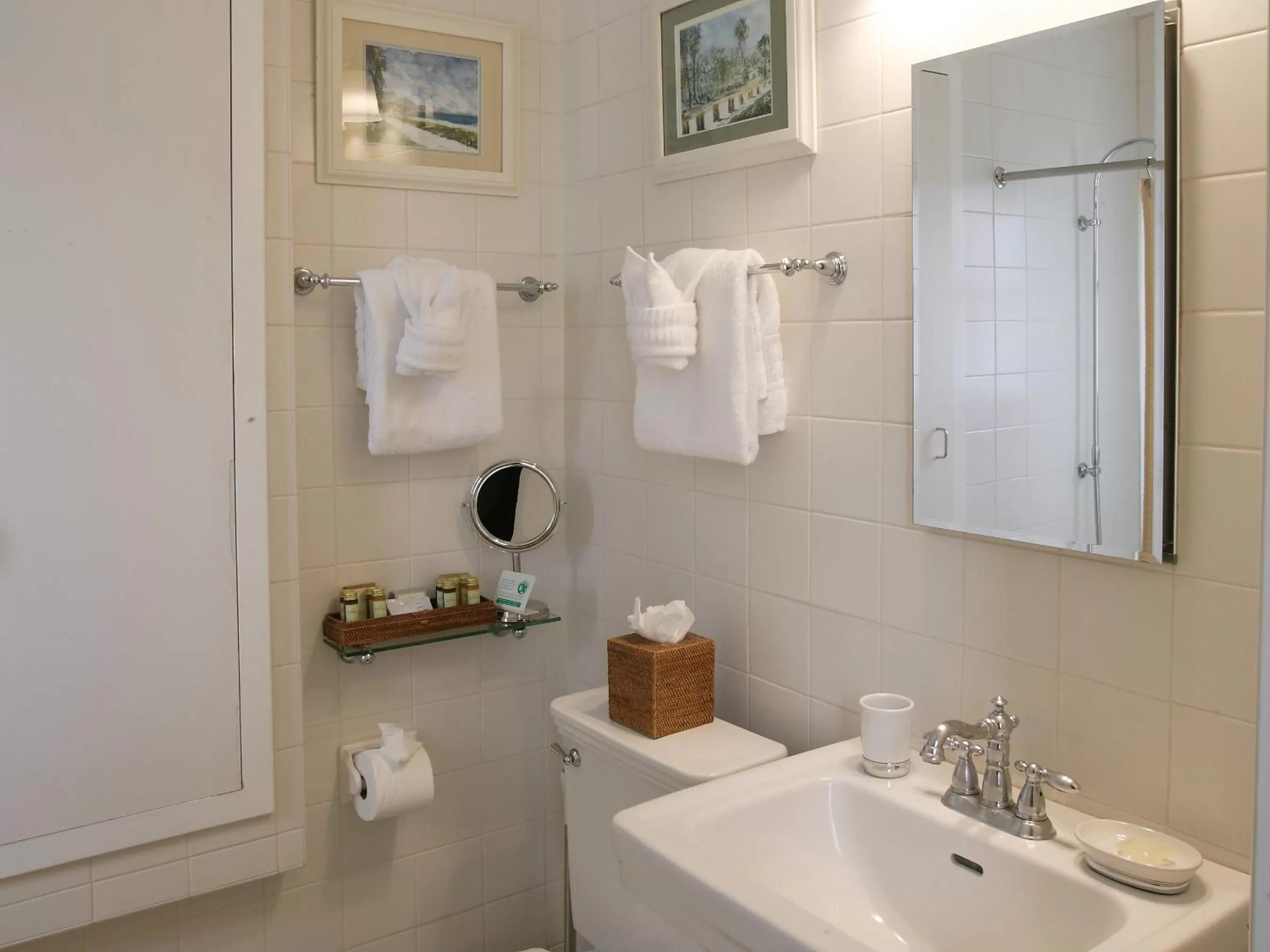 Bathroom in Harbor House Inn