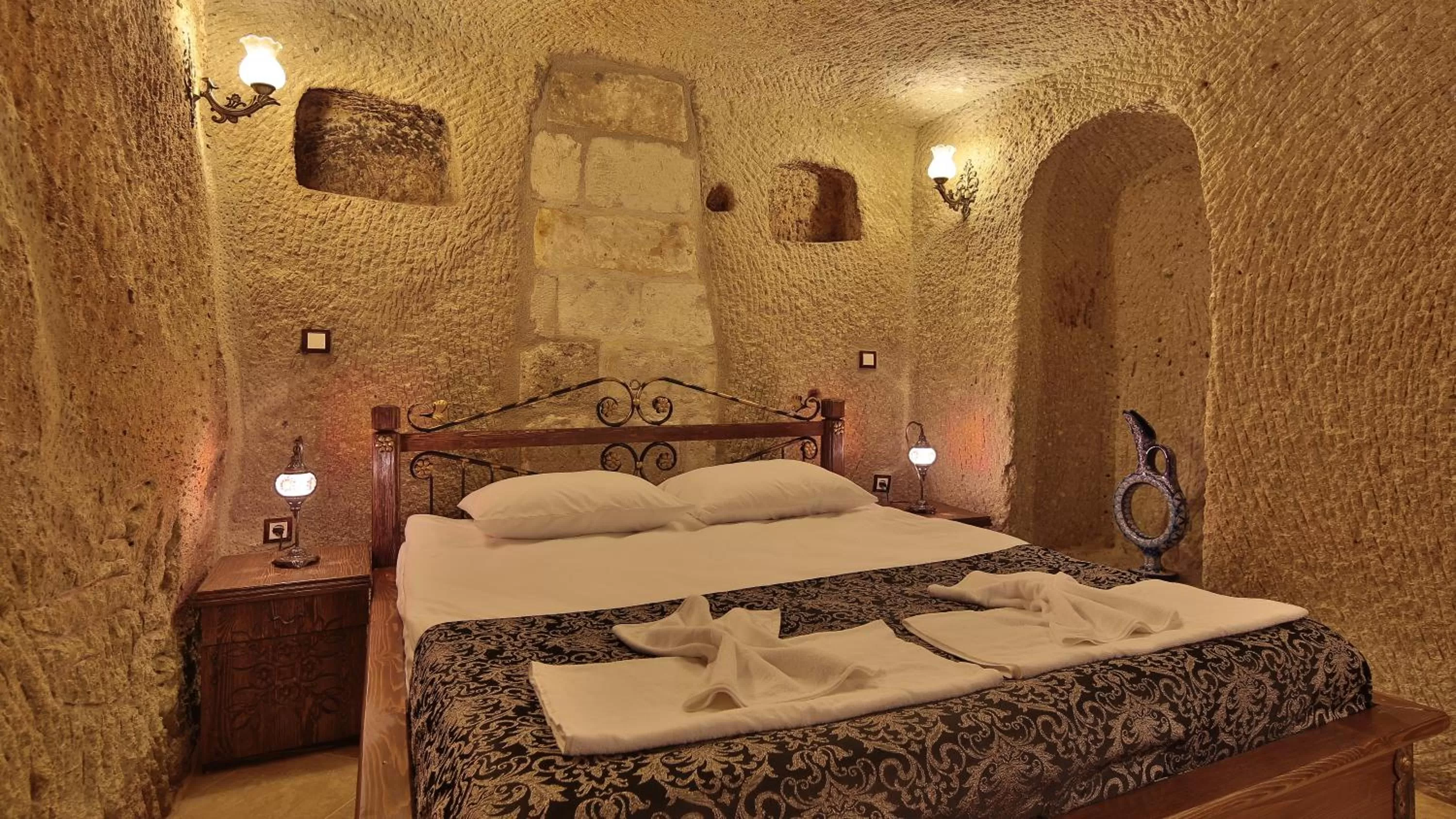 Photo of the whole room, Bed in Cappadocia Cave Land Hotel