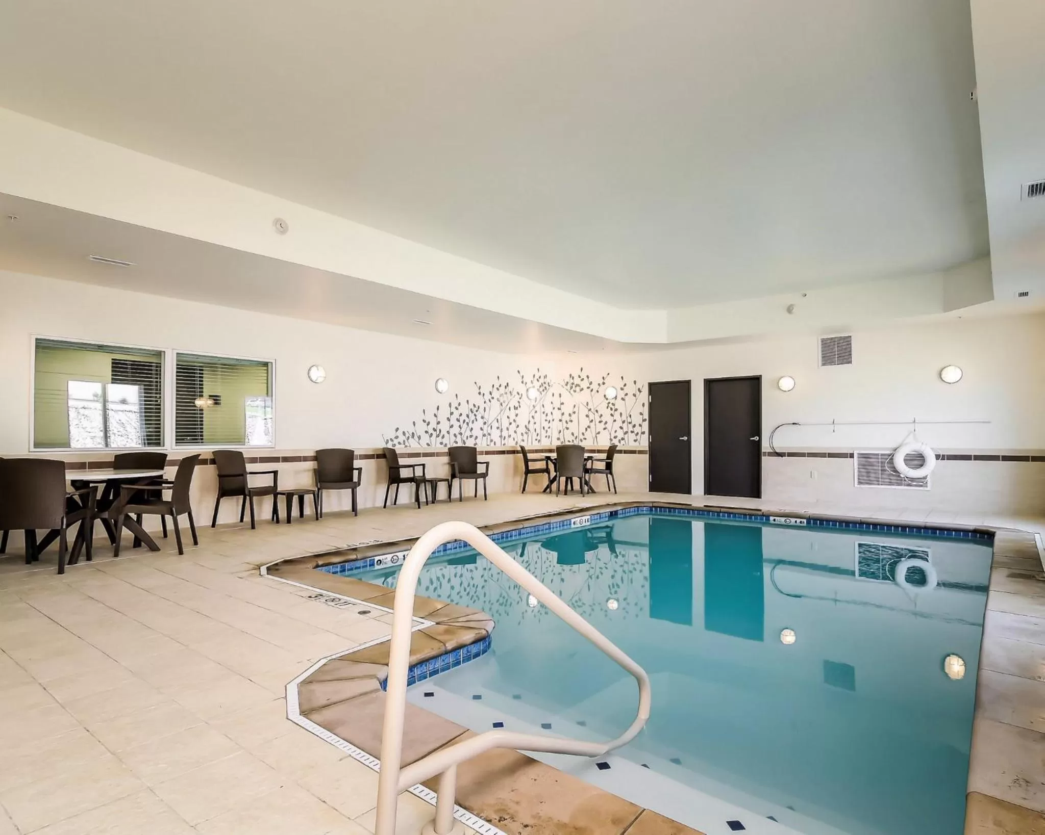 Swimming pool in Sleep Inn & Suites Fort Scott