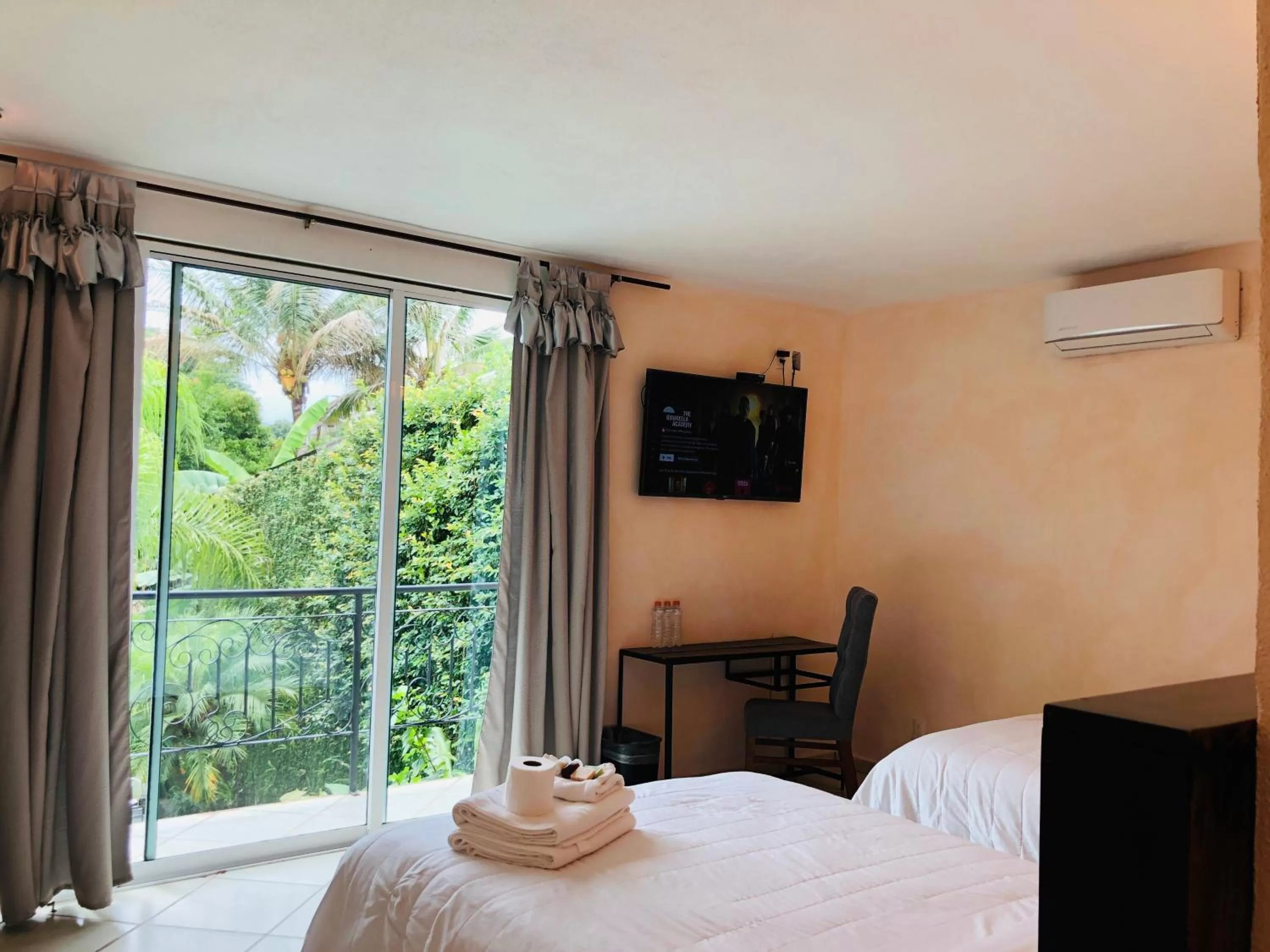 Bed in Hotel Camino Surreal Xilitla