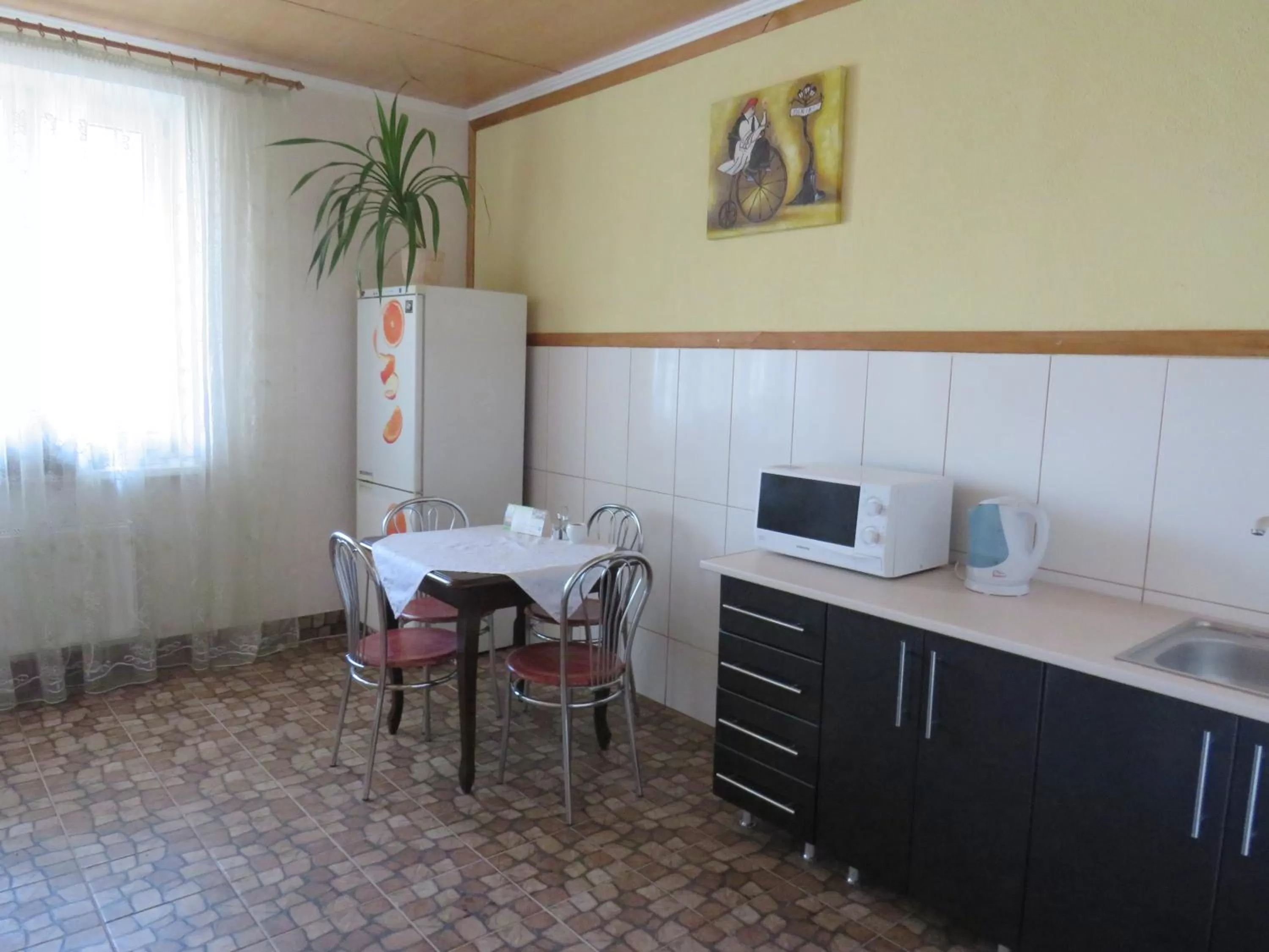 Kitchen/Kitchenette in Monte-Kristo Hotel