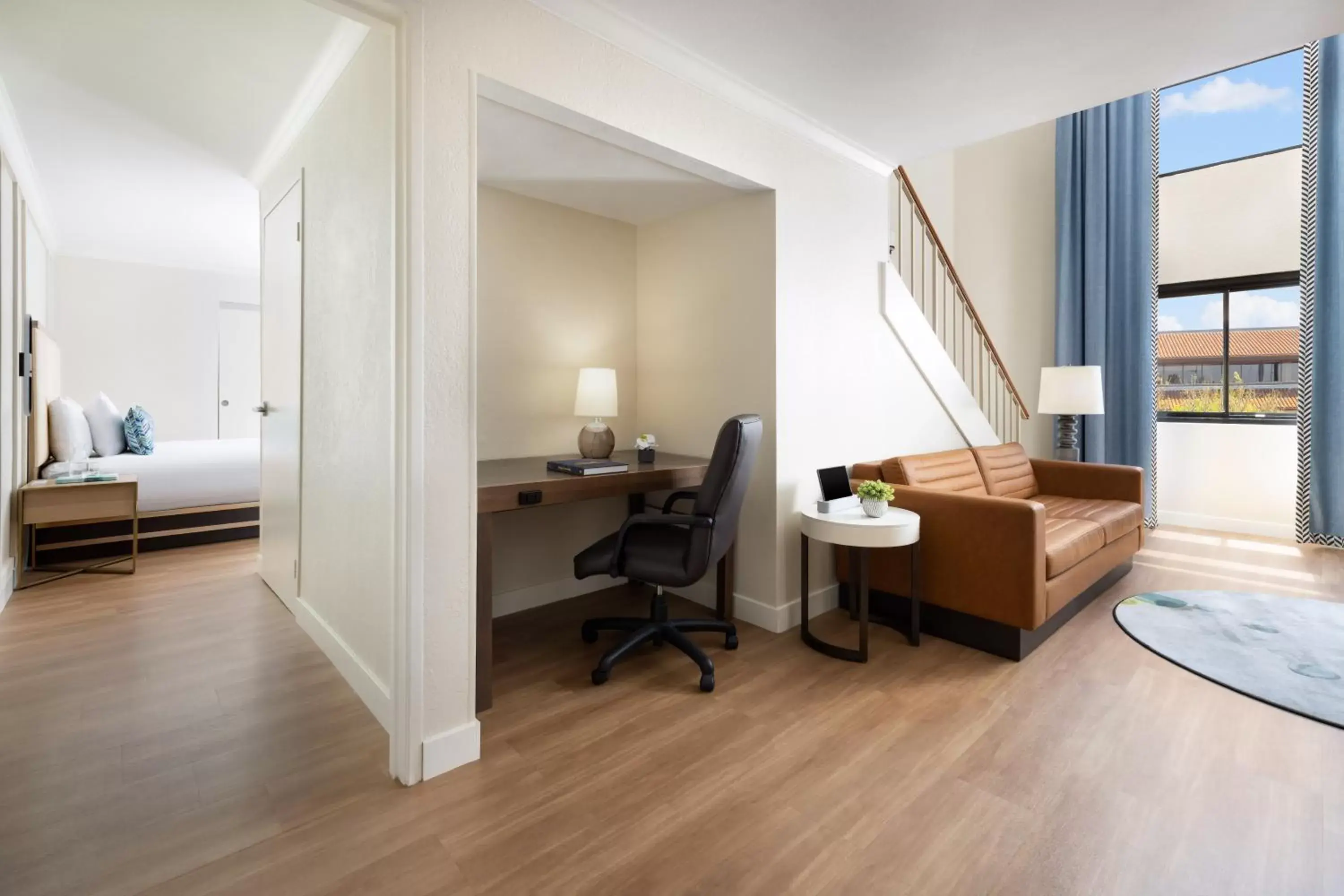 Three-Bedroom Suite in The Anza-a Calabasas Hotel Three-Bedroom Suite in The Anza-a Calabasas Hotel