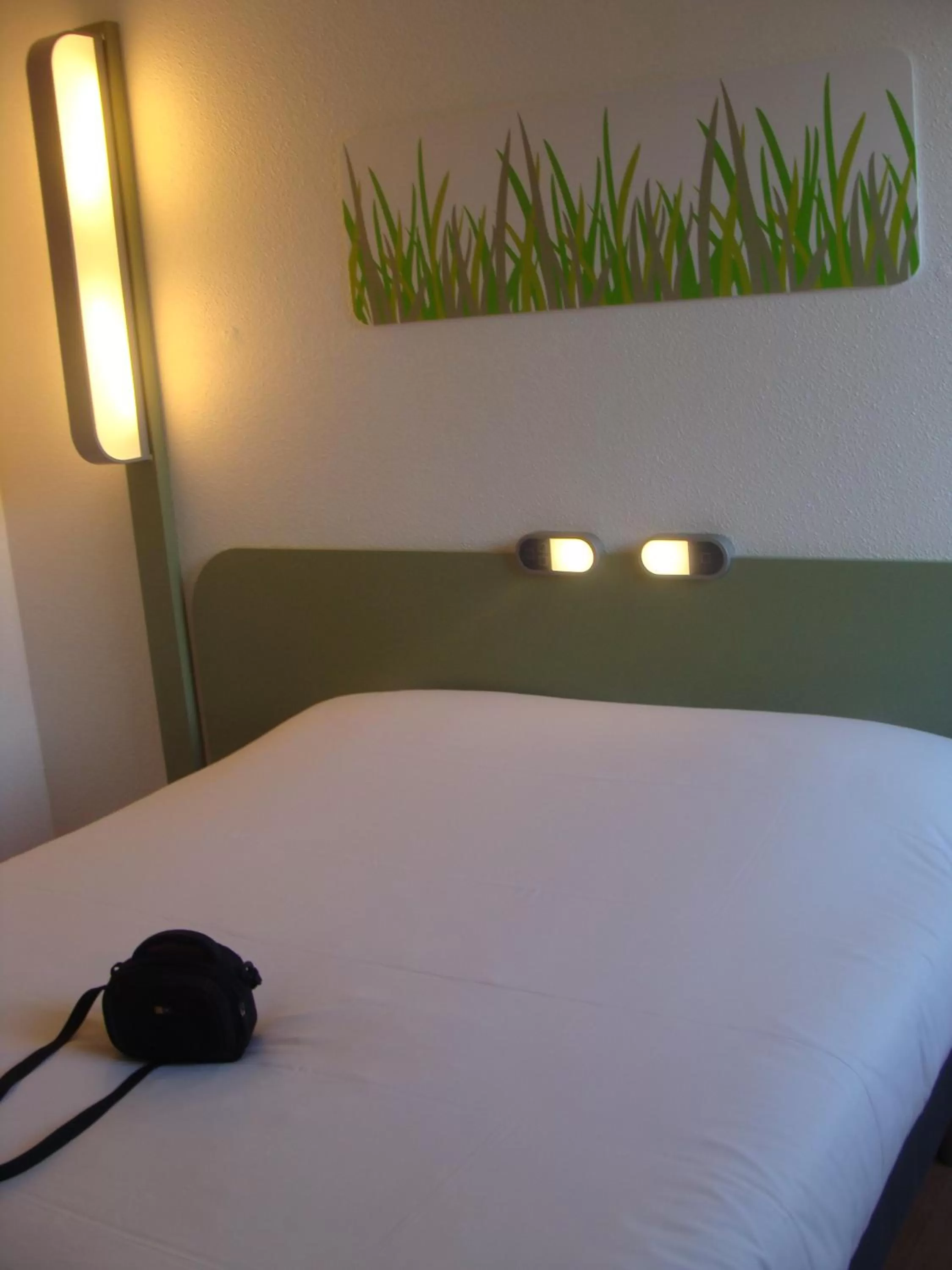 Bed in ibis Budget Thiers