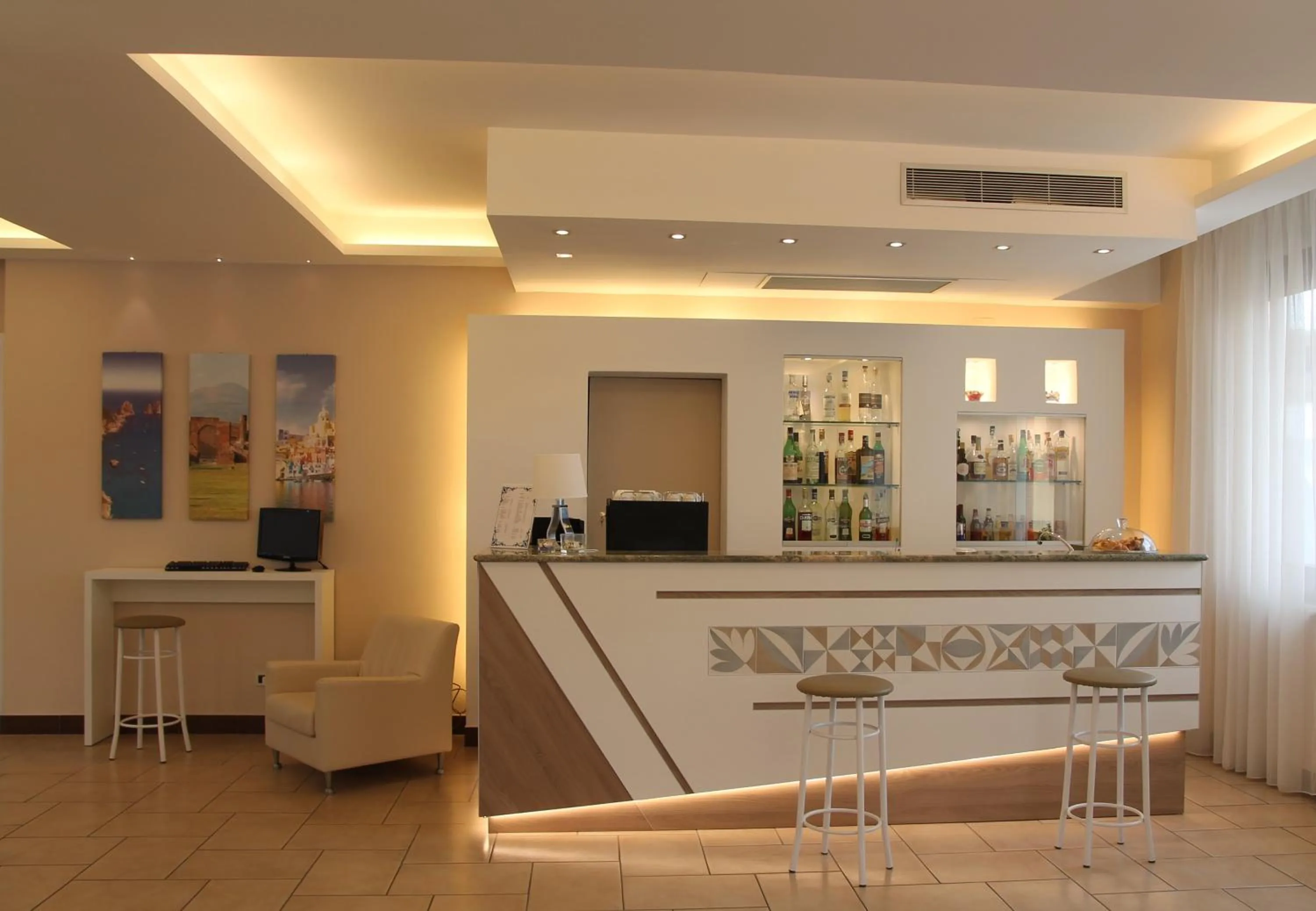 Communal lounge/ TV room in Hotel Leone