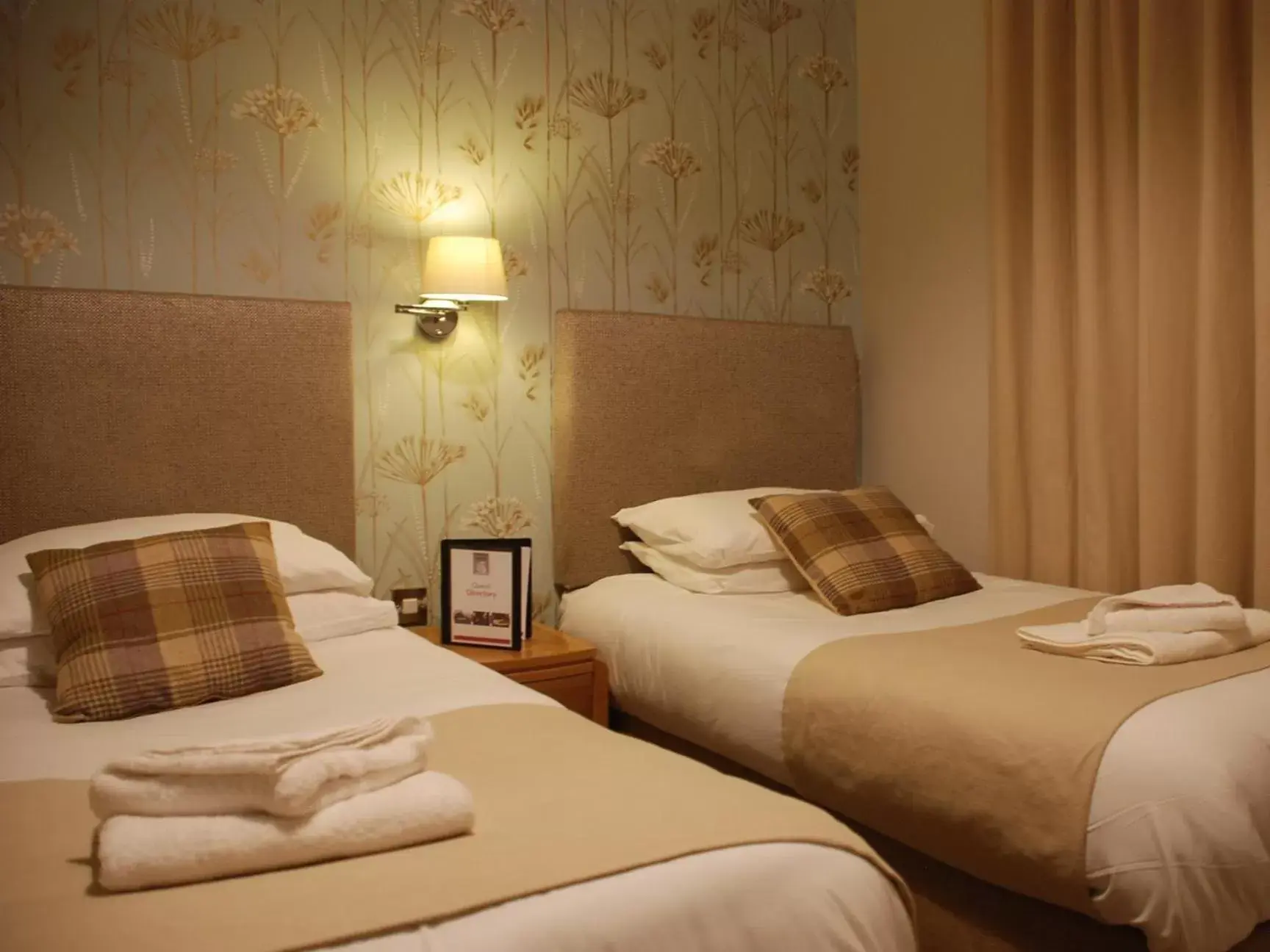 Twin Room with Shower in The White Swan, Yeadon Twin Room with Shower in The White Swan, Yeadon