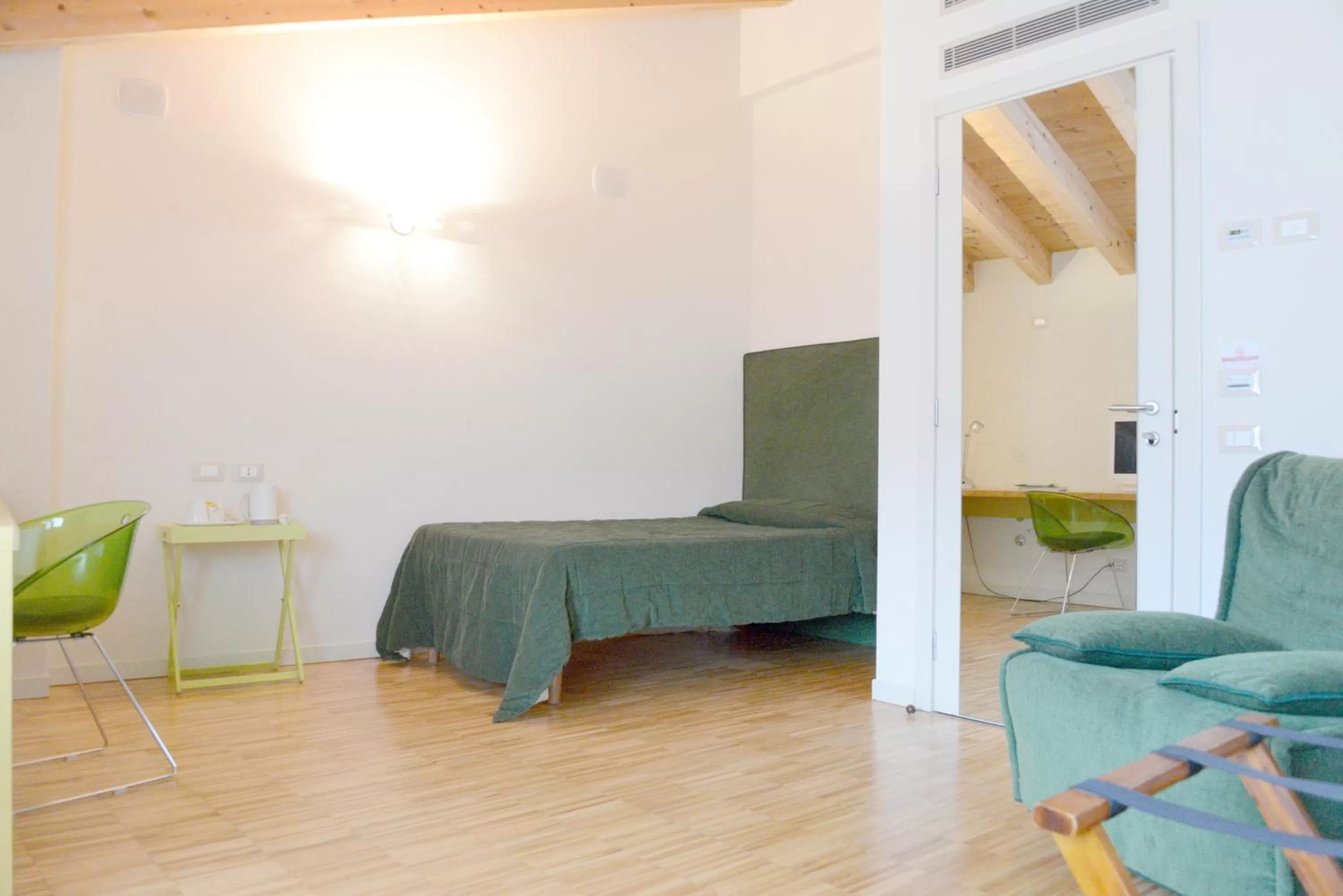 Bedroom, Bed in Stile Libero