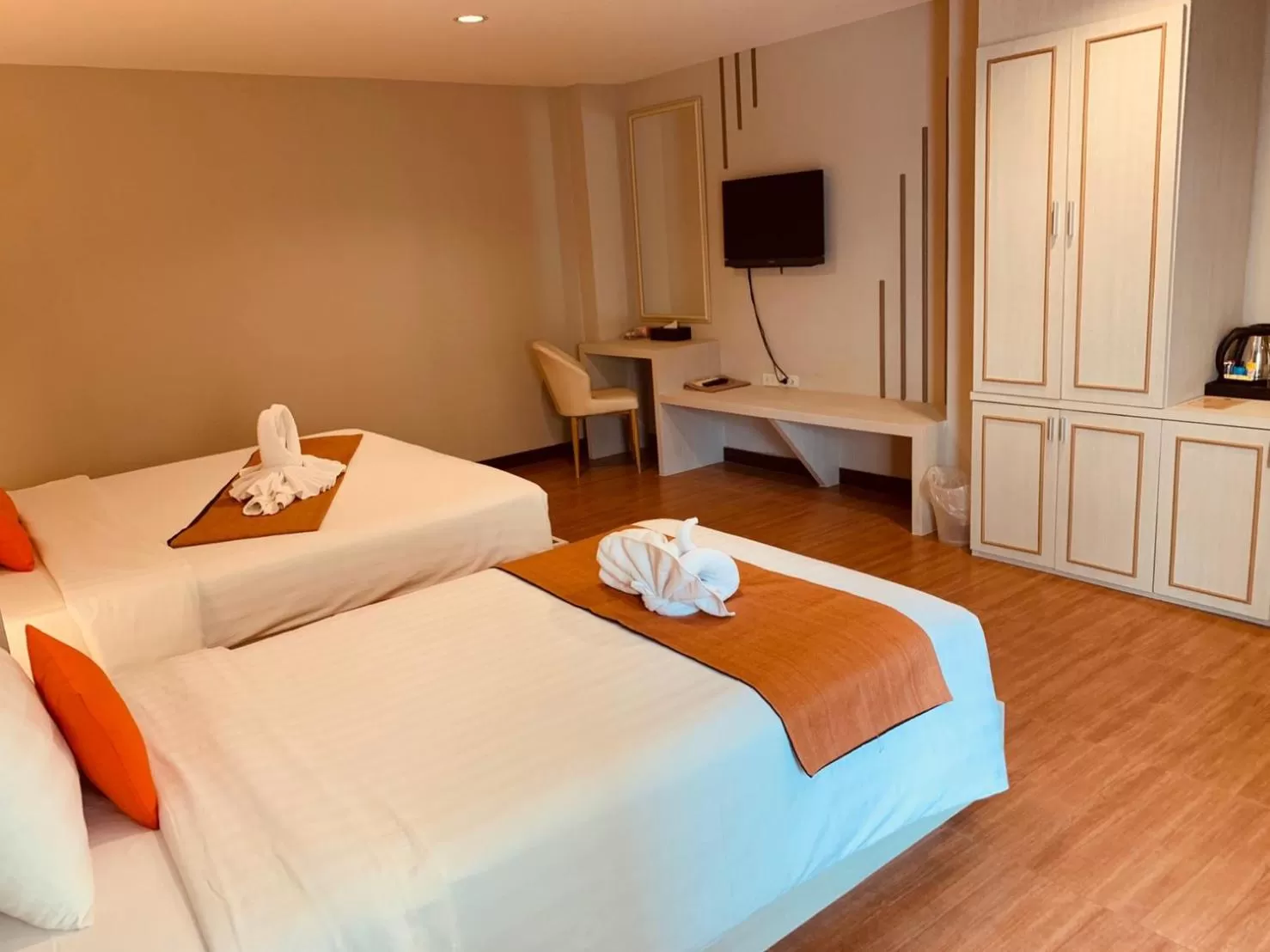 Communal lounge/ TV room, Bed in De Hug Hotel & Residence