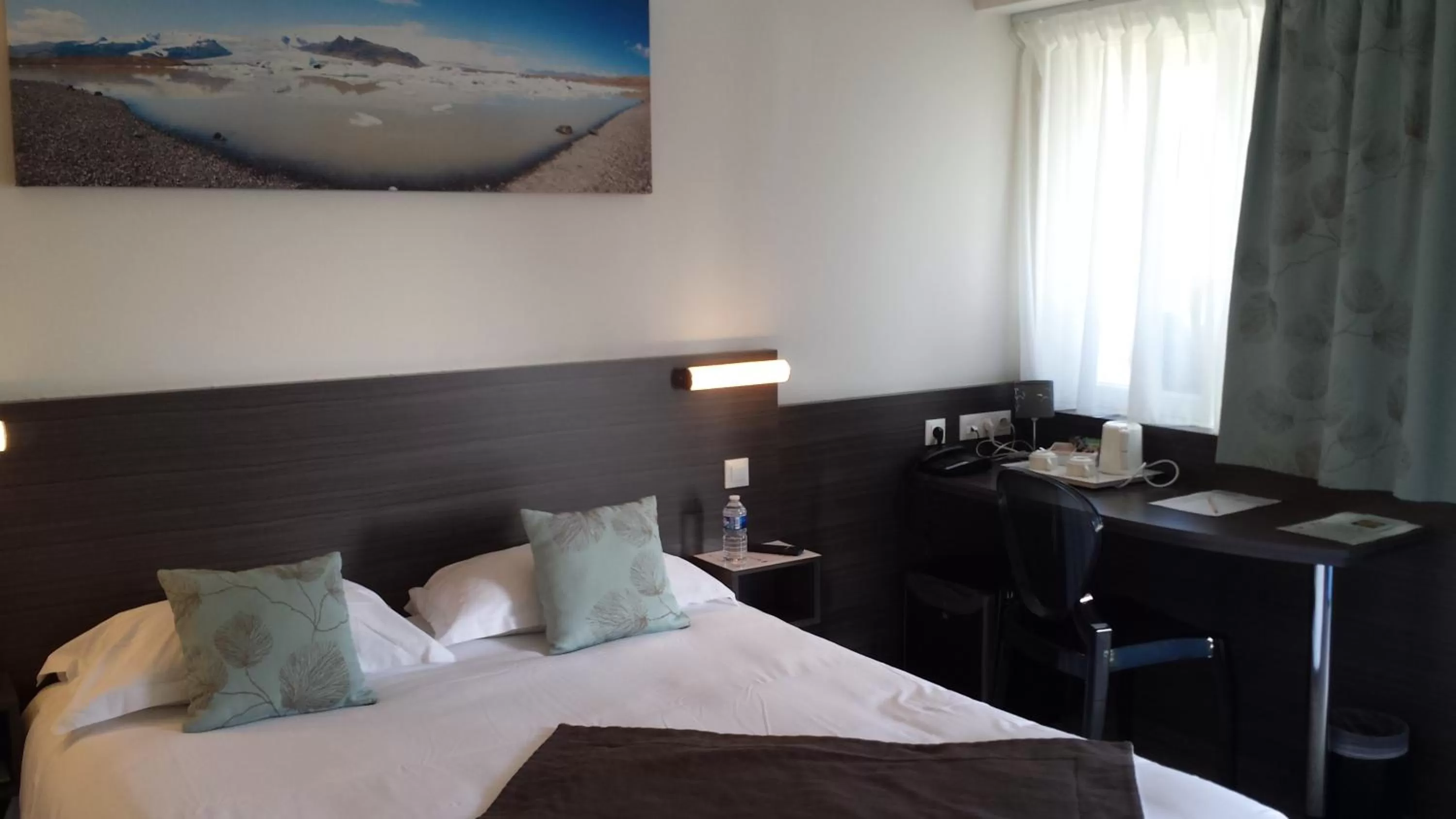 Coffee/tea facilities, Bed in Hôtel Restaurant Bel Air Crevin - Axe Rennes Nantes