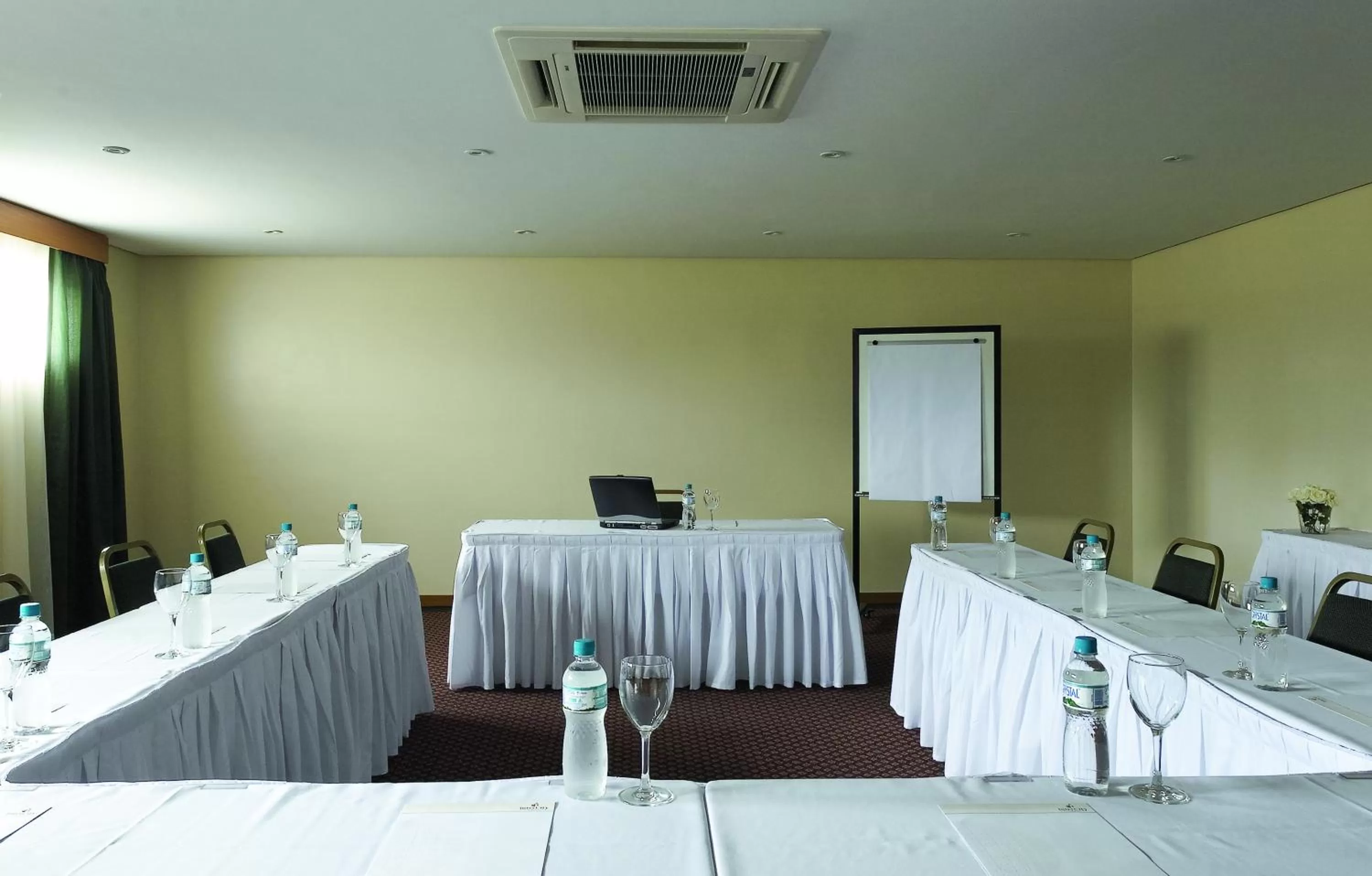 Business facilities in Red Roof Inn Jundiaí