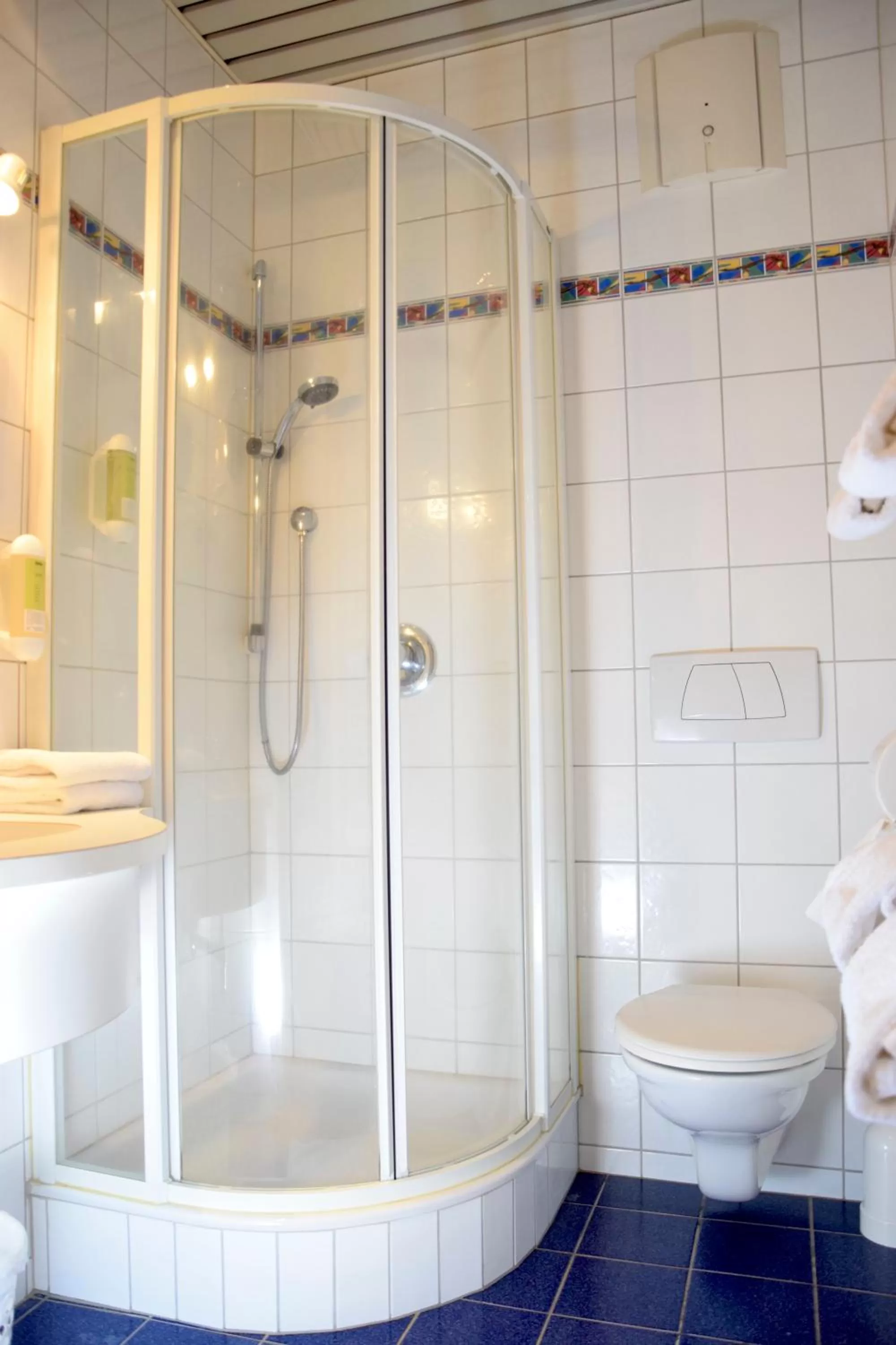 Shower in Rathskeller Weitra