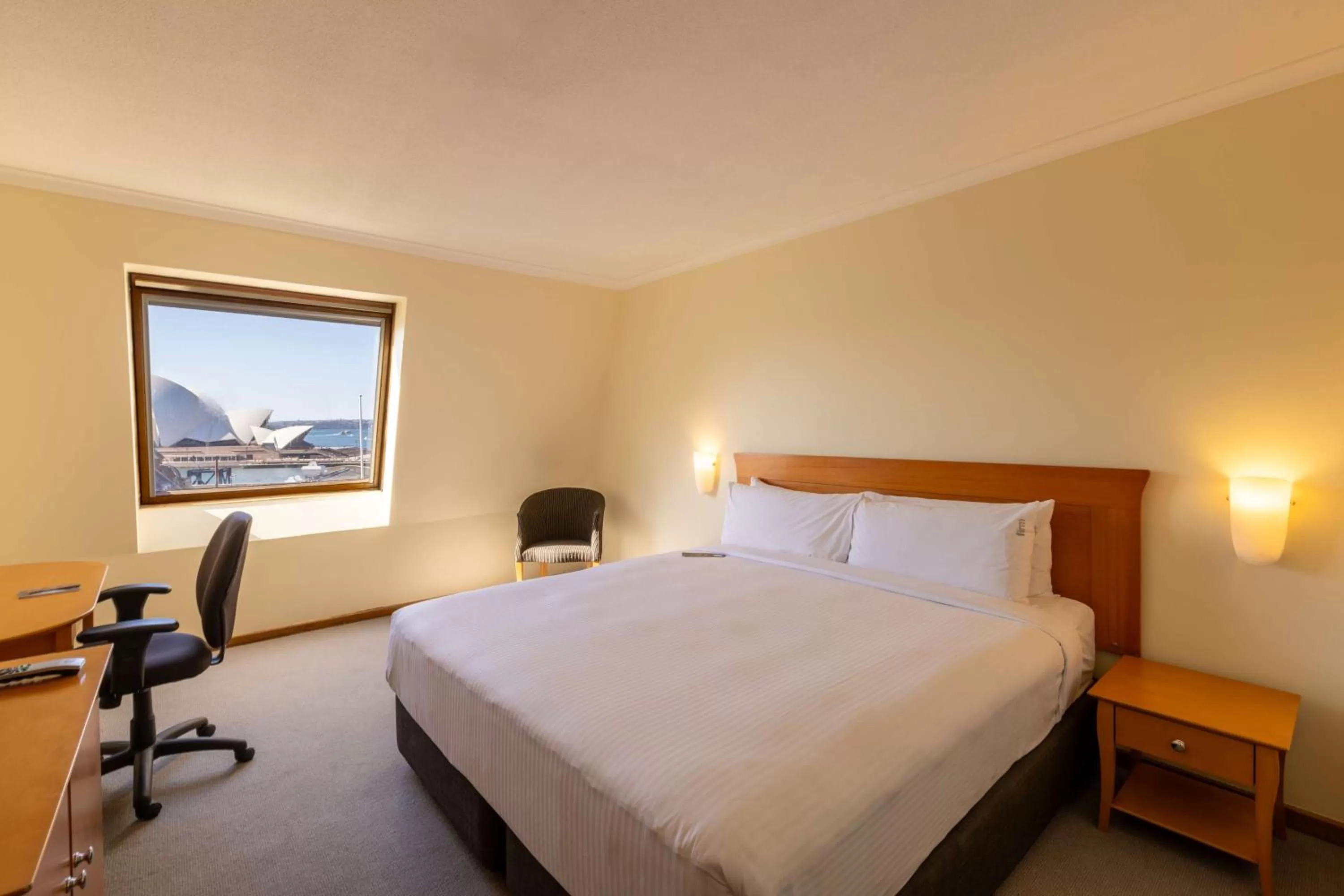 Bedroom, Bed in Sydney Harbour Hotel