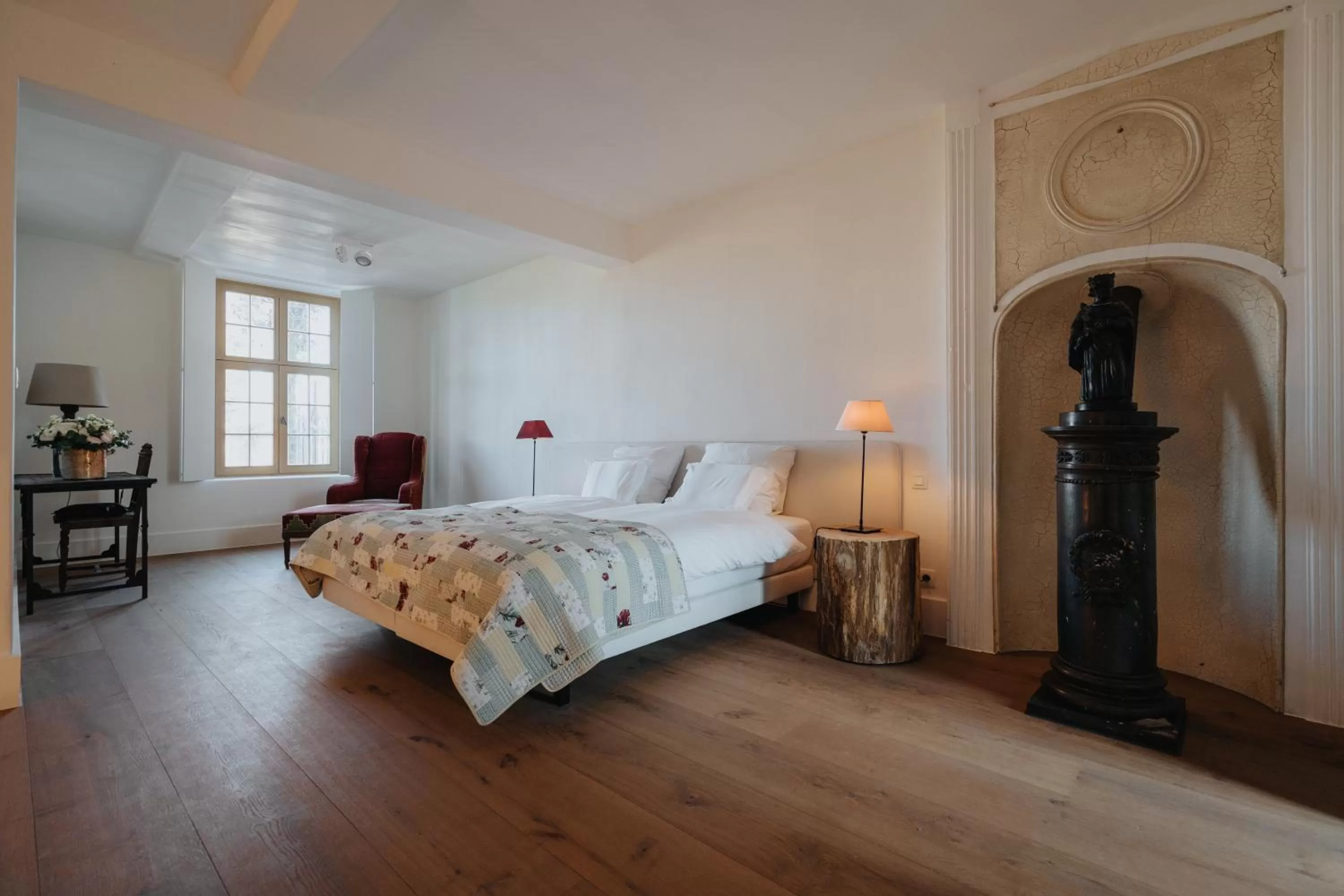 Bedroom, Bed in Amitié