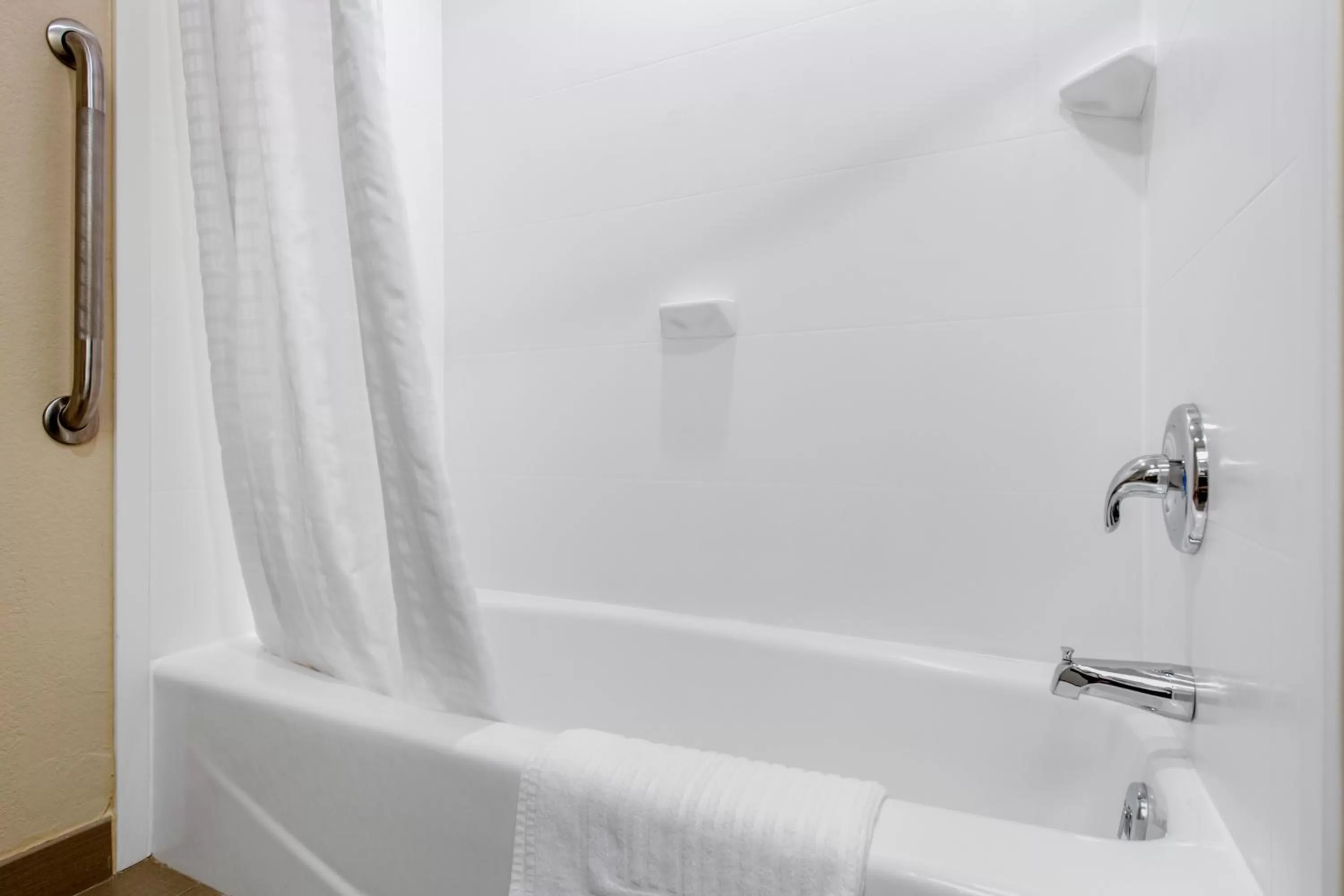 Bath in Comfort Suites Lafayette University Area