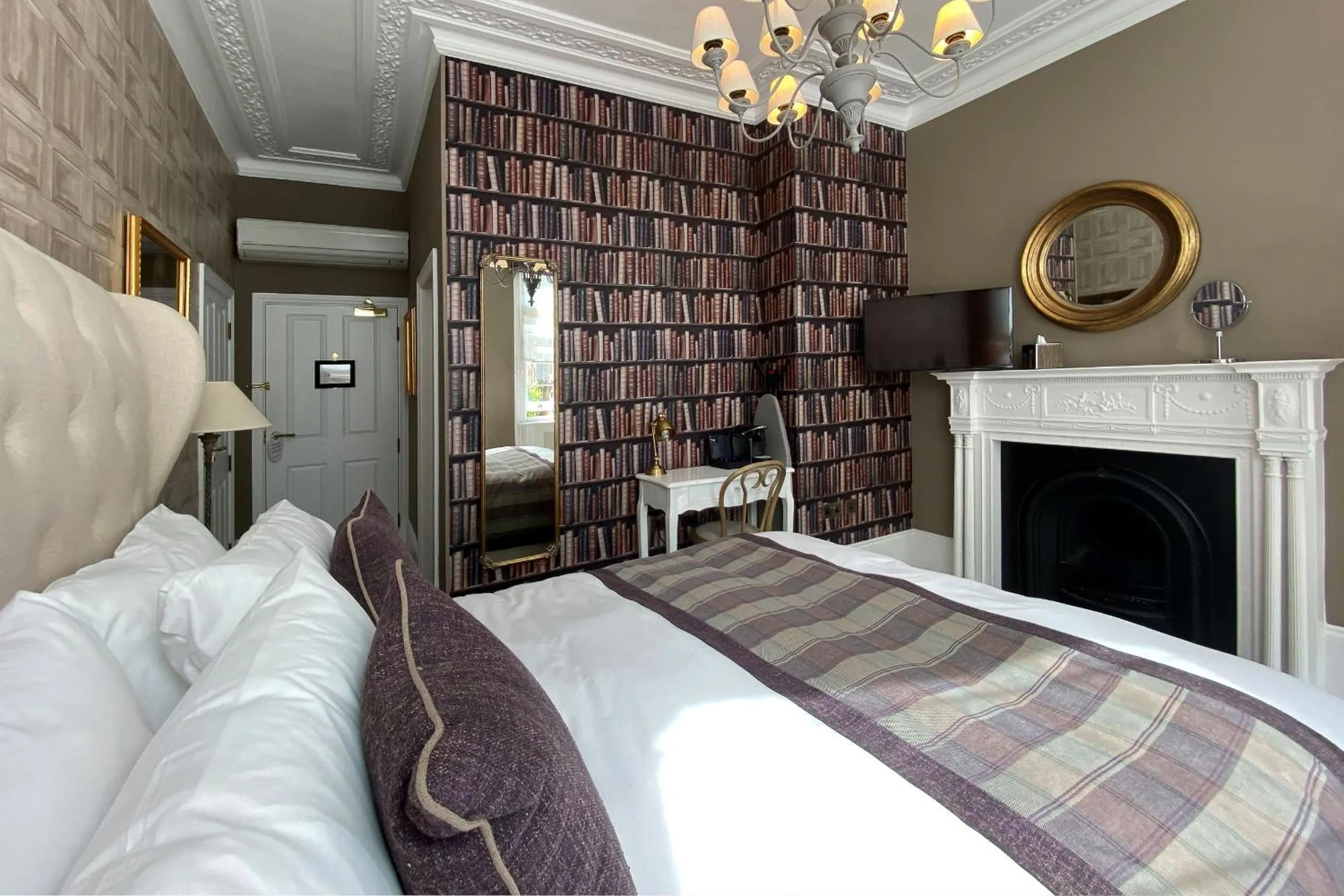 Bed in The Clerk & Well Pub and Rooms