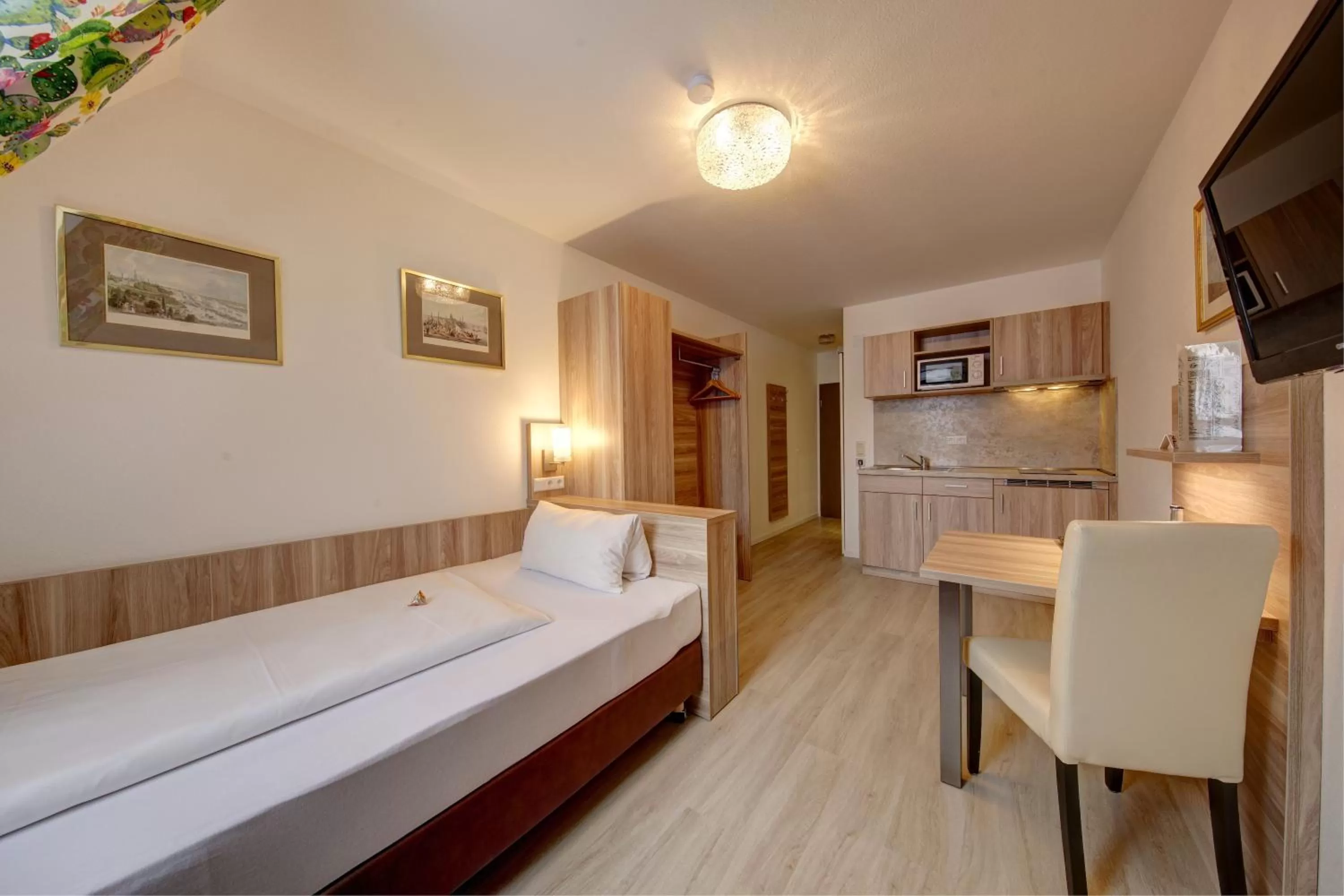 Bed in Aparthotel Deutschmeister