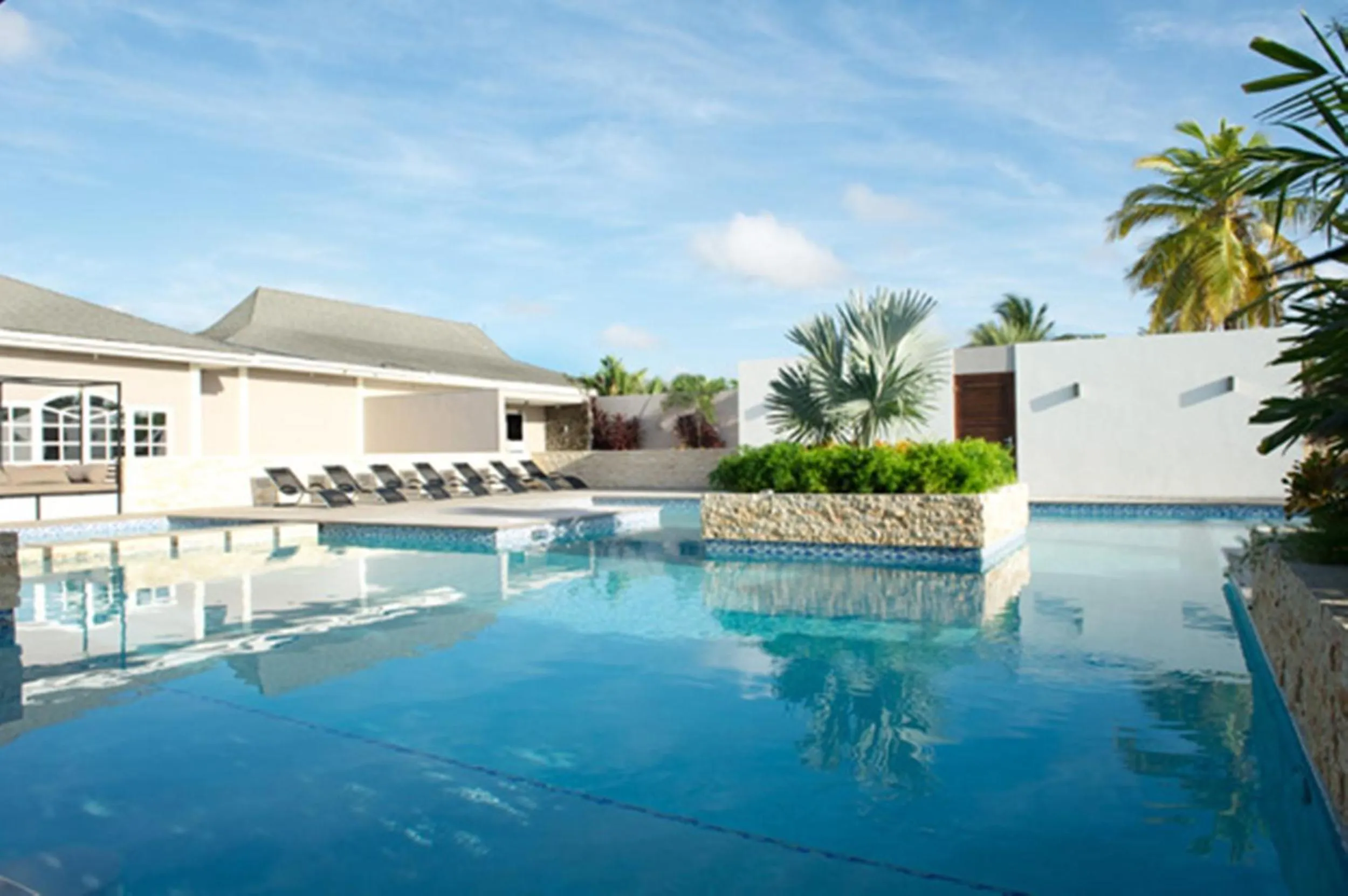 Swimming pool in Trupial Hotel & Casino