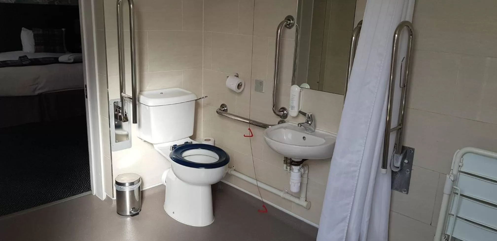 Bathroom in The Bath Arms Wetherspoon